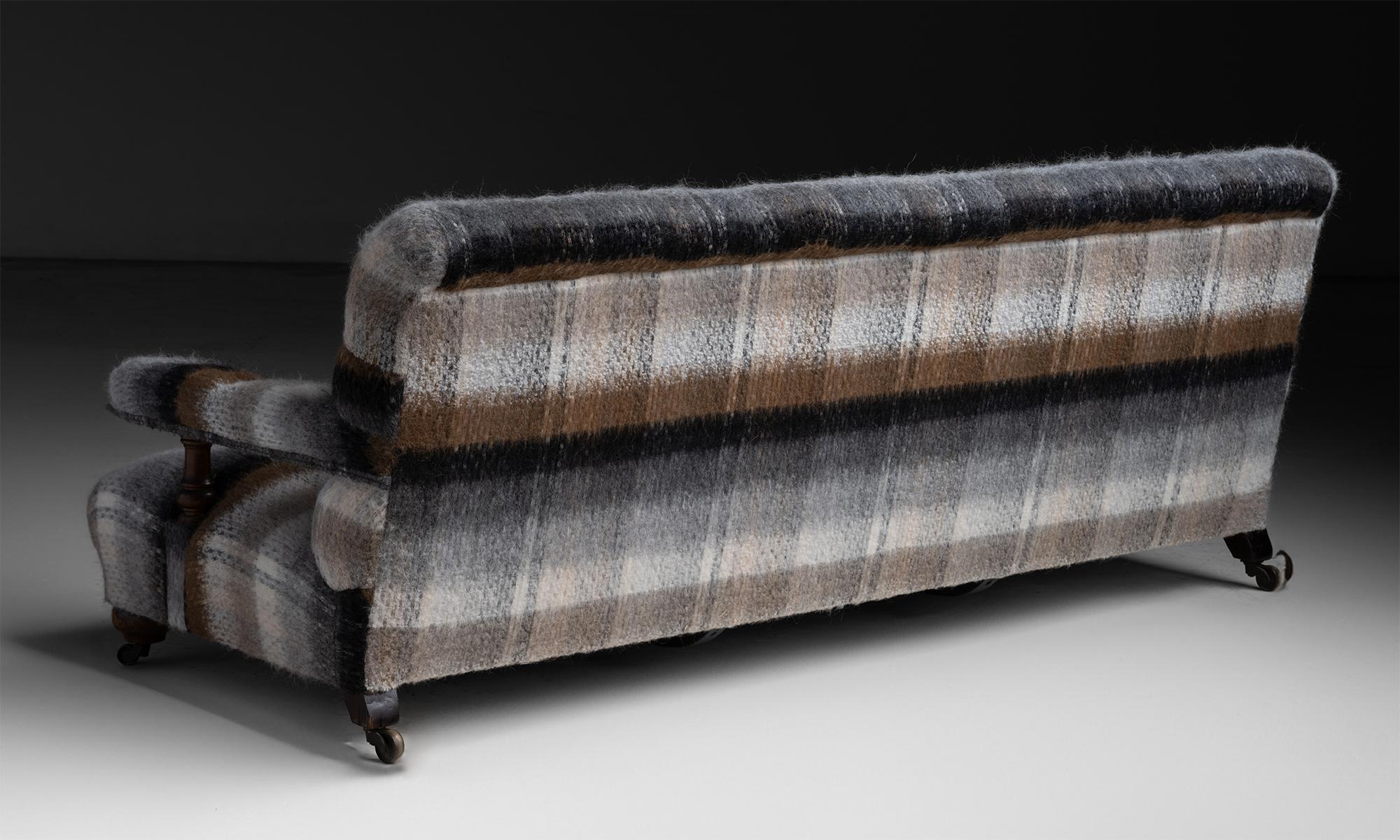 Howard & Sons Sofa in Pierre Frey Wool Plaid, England circa 1880 In Good Condition In Culver City, CA