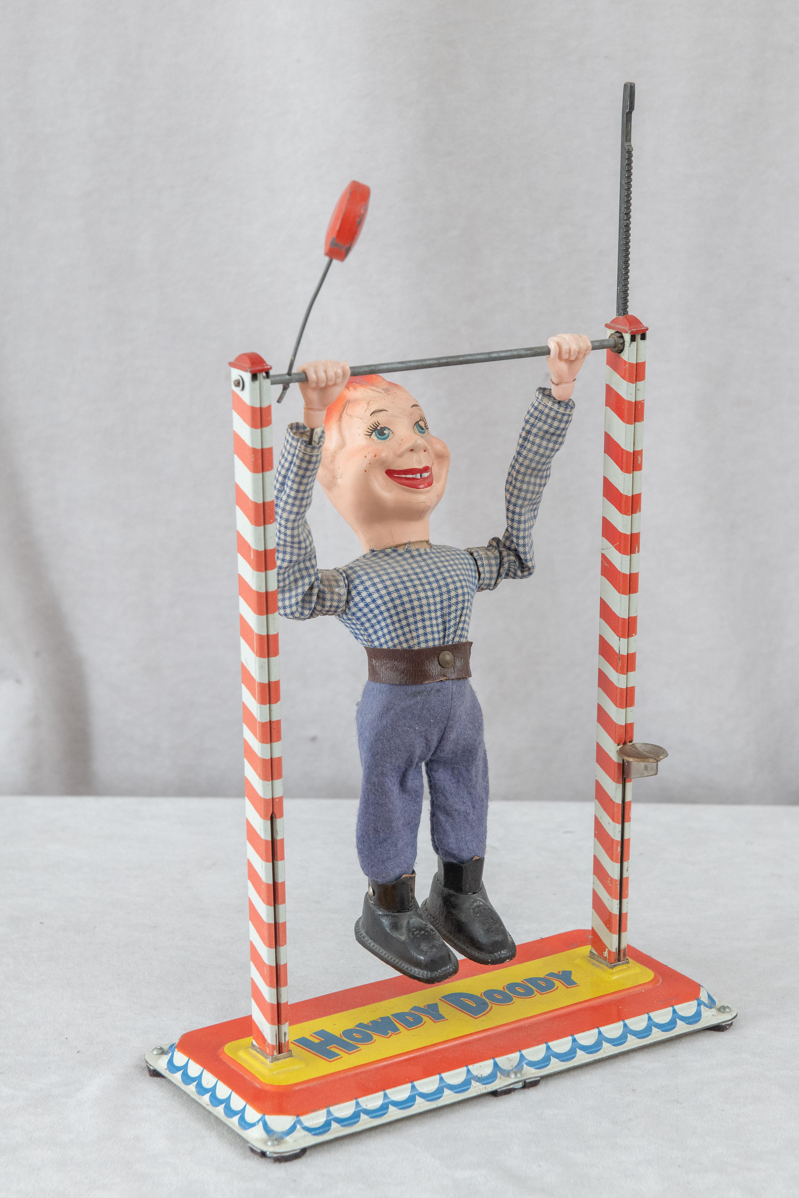 Metallo Giocattolo acrobatico Howdy Doody, 1950 circa, celluloide e metallo, firmato dal produttore in vendita