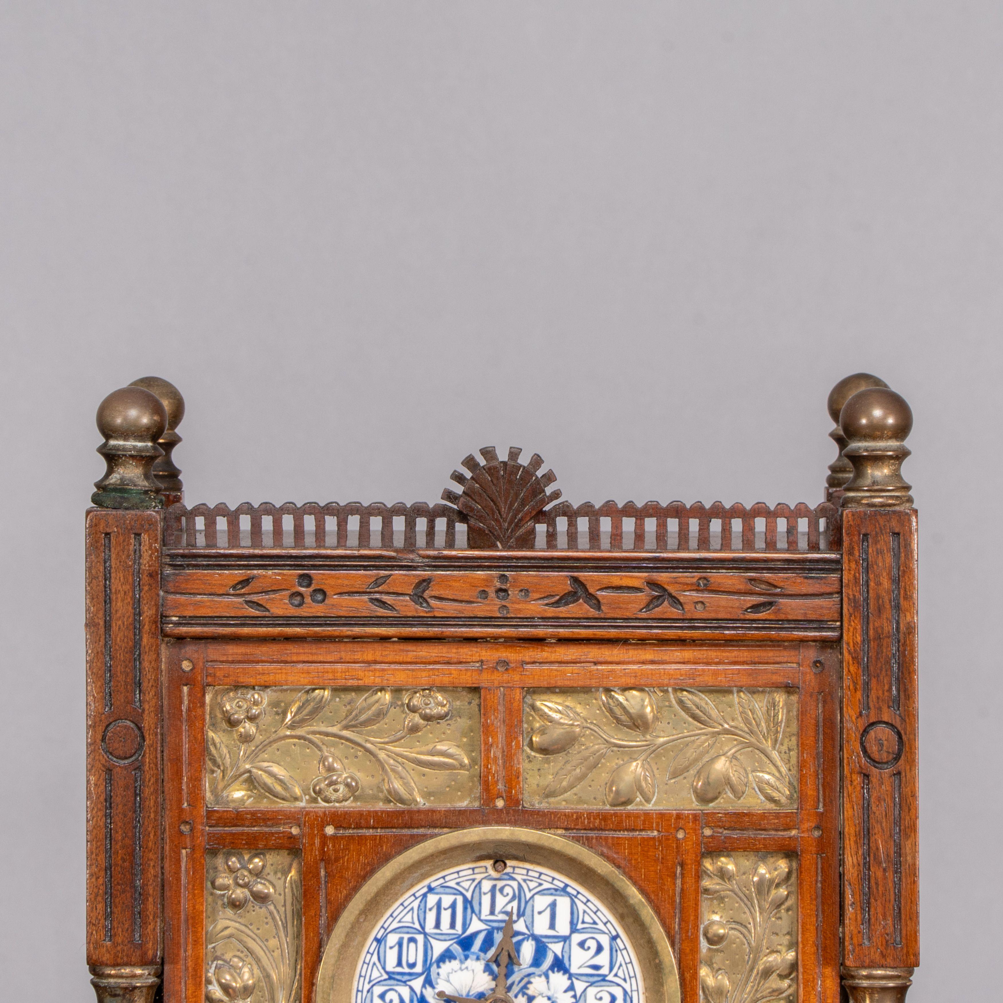 Howell and James, Un piccolo orologio da parete in noce dell'Aesthetic Movement in vendita 3