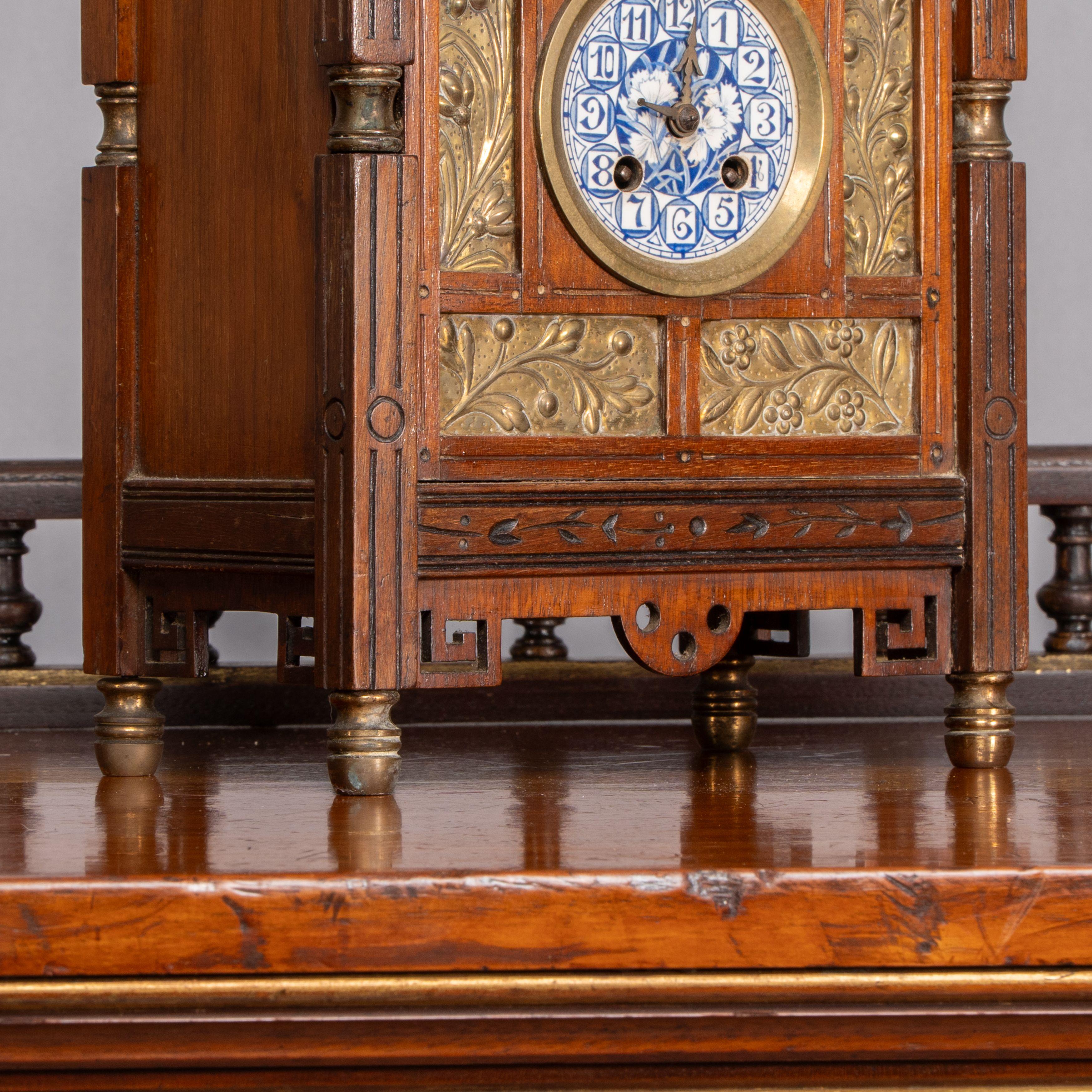 Howell and James, Un piccolo orologio da parete in noce dell'Aesthetic Movement in vendita 5