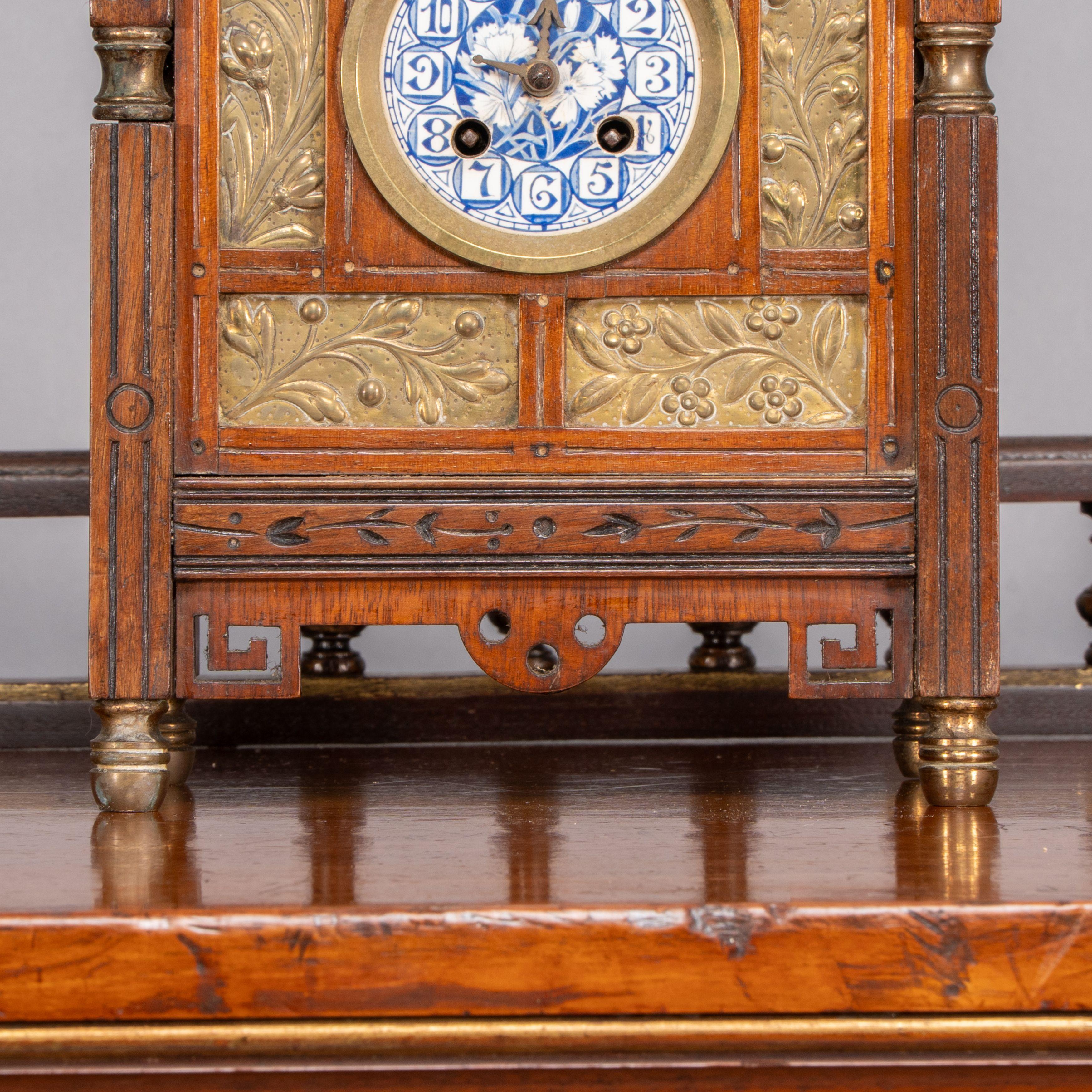 Howell and James, Un piccolo orologio da parete in noce dell'Aesthetic Movement in vendita 6