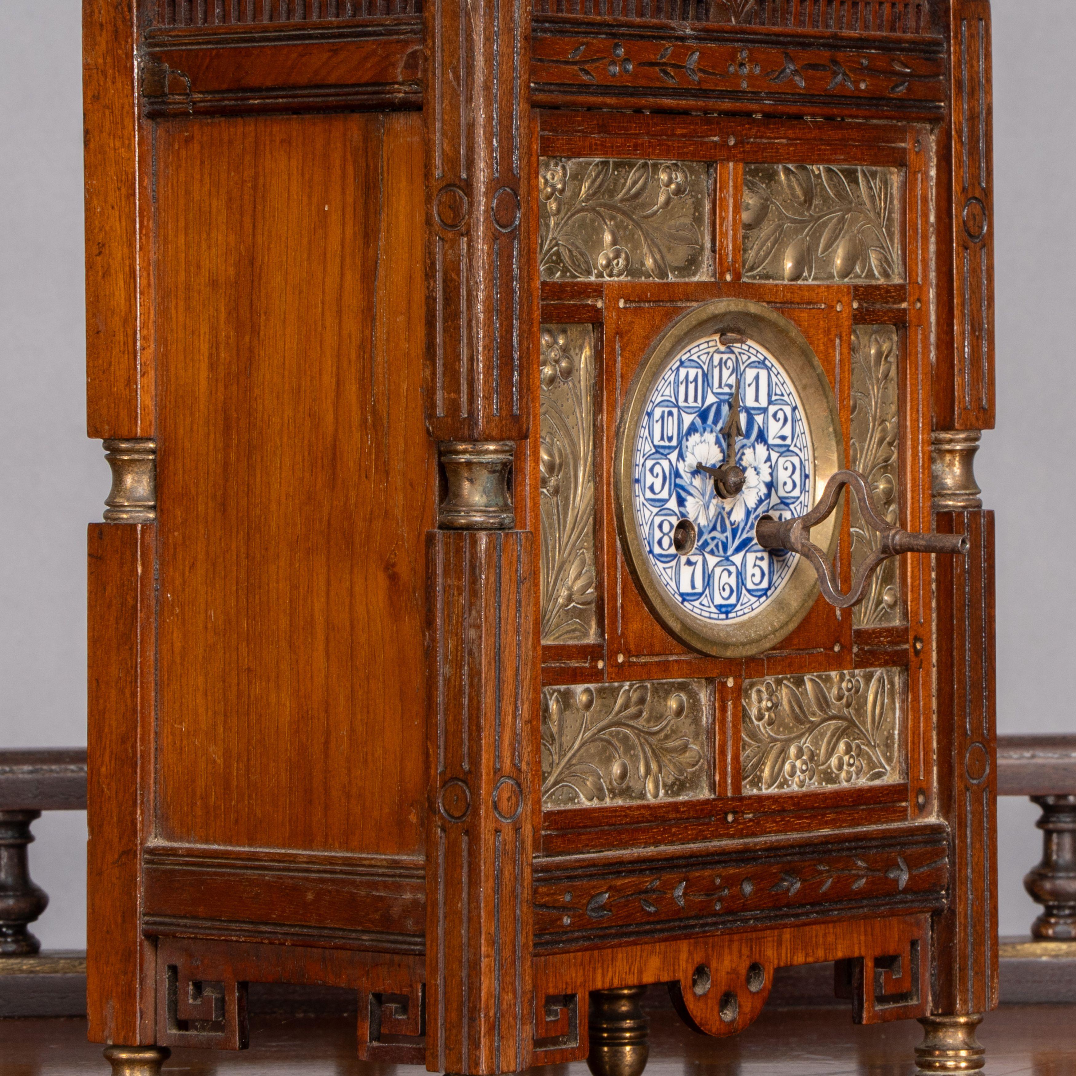 Howell and James, Un piccolo orologio da parete in noce dell'Aesthetic Movement in vendita 7