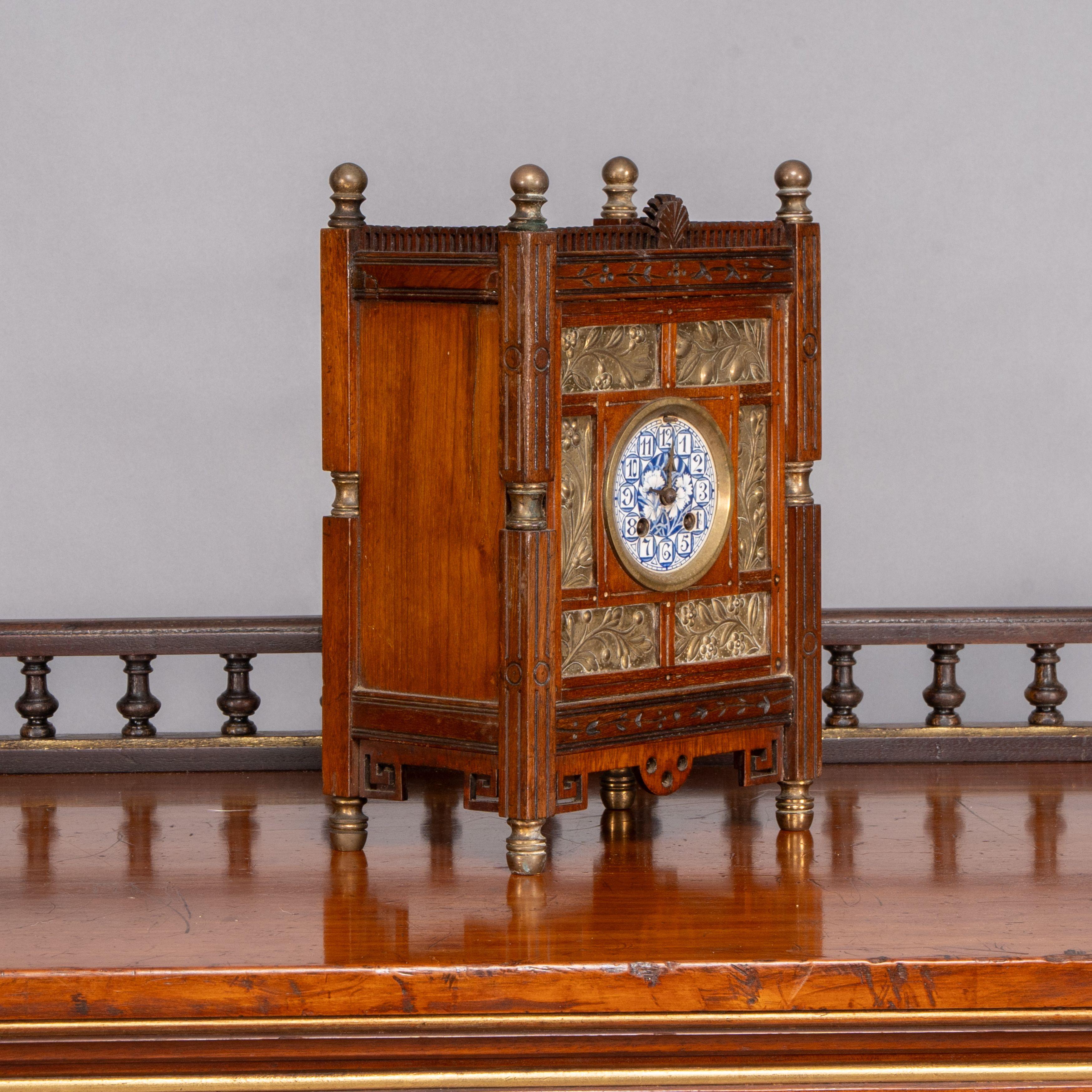 Howell and James, Un piccolo orologio da parete in noce dell'Aesthetic Movement in vendita 2