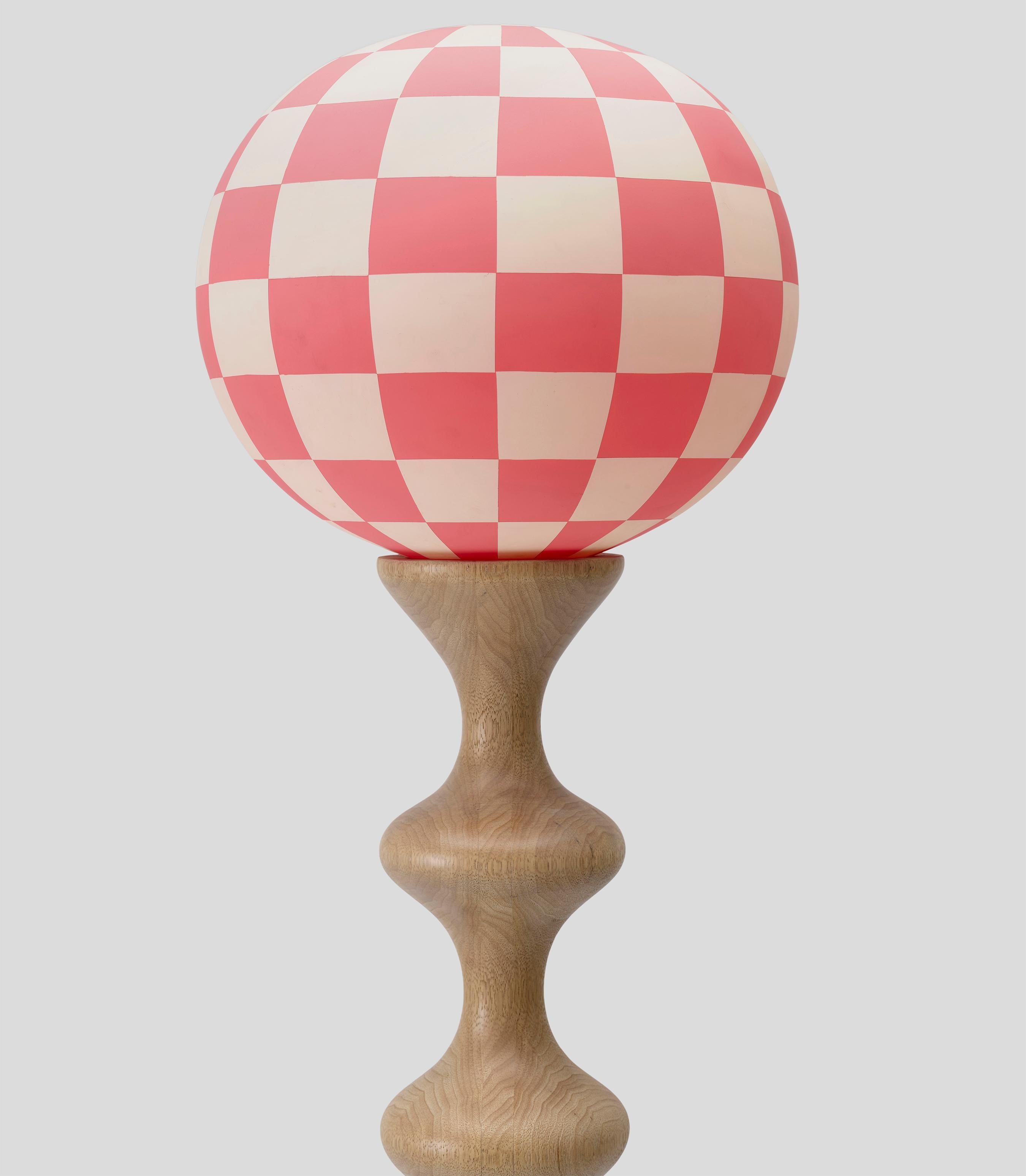 Lampe Hozcal par MERVE KAHRAMAN

Verre soufflé et peint à la main, options de bois clair ou foncé disponibles.

16