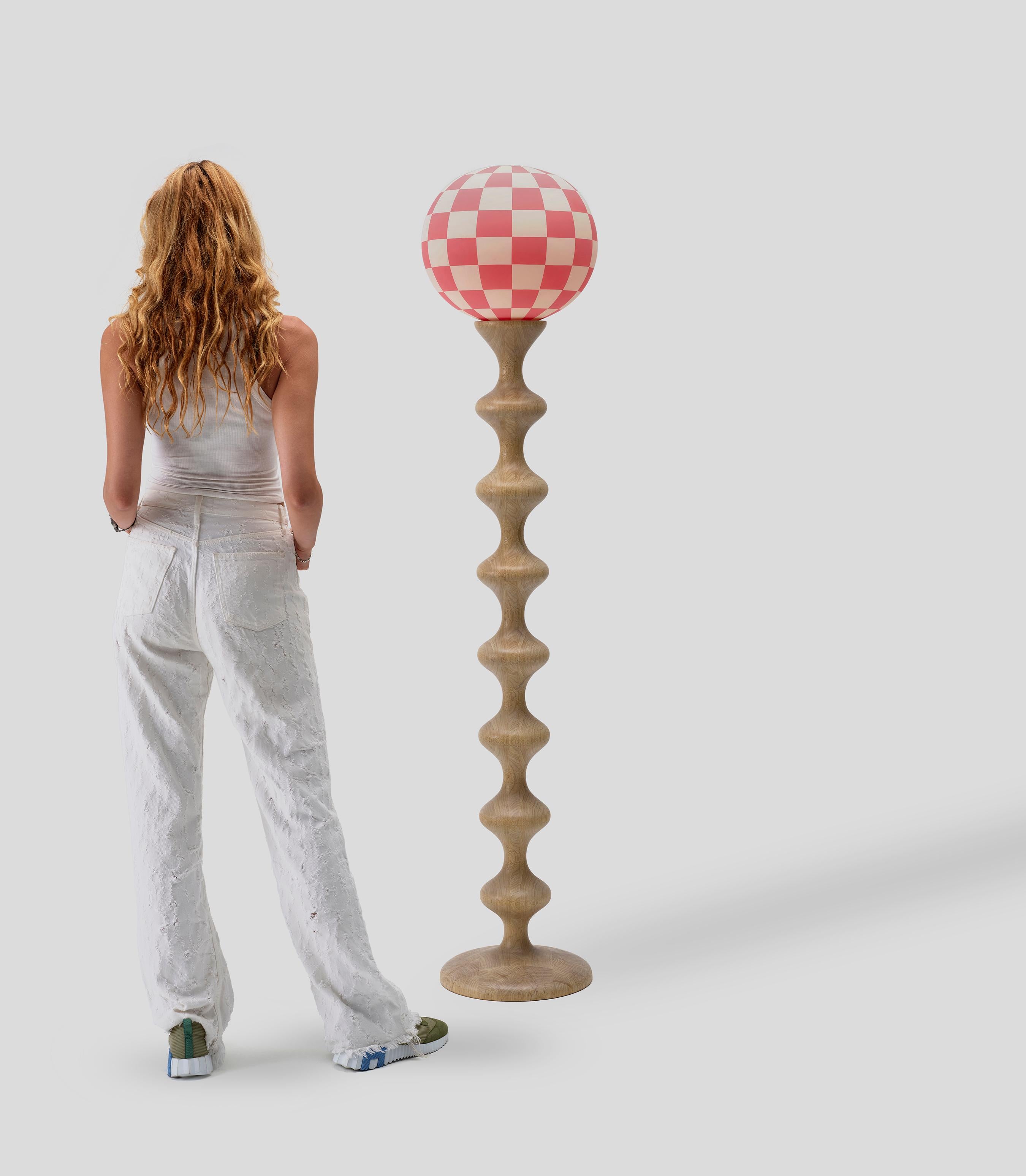 Lampe Hozcal de Merve Kahraman, verre soufflé à la main et bois peint à la main en vente 1