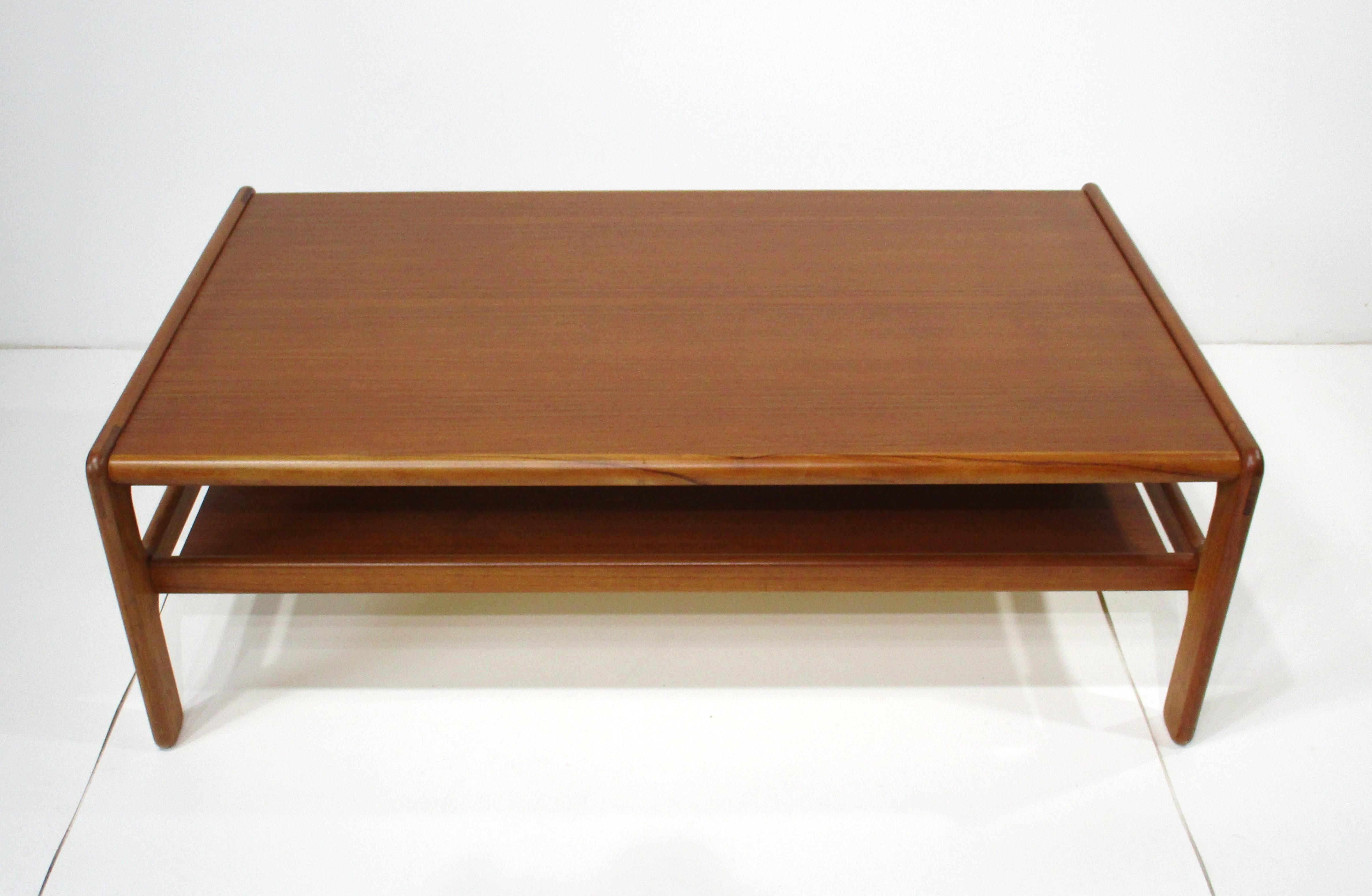 H.P. Hansen Dyrlund Teak Coffee Table Denmark In Good Condition For Sale In Cincinnati, OH