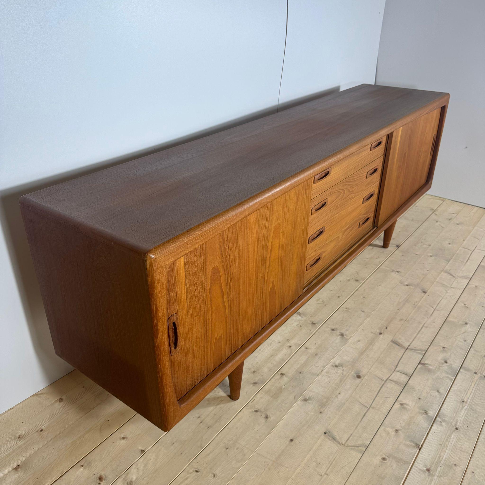 HP Hansen, Sideboard in teak, Denmark, 1960 For Sale 3