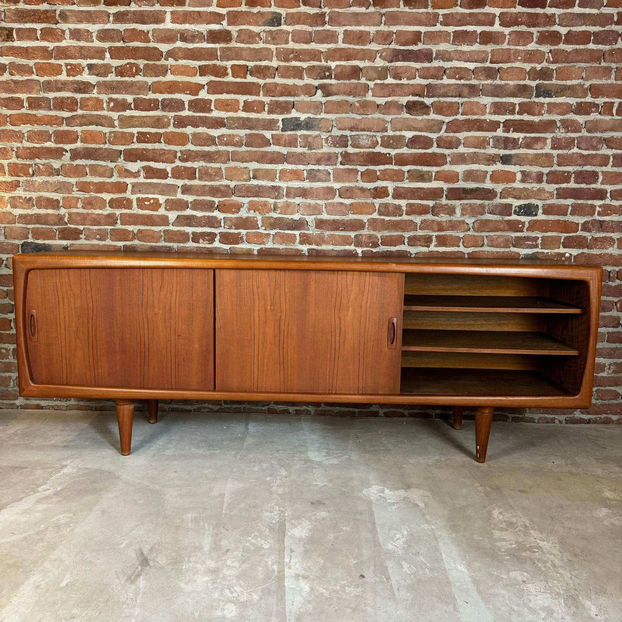 HP Hansen Sideboard in teak, Denmark 1960 In Excellent Condition For Sale In Torino, IT