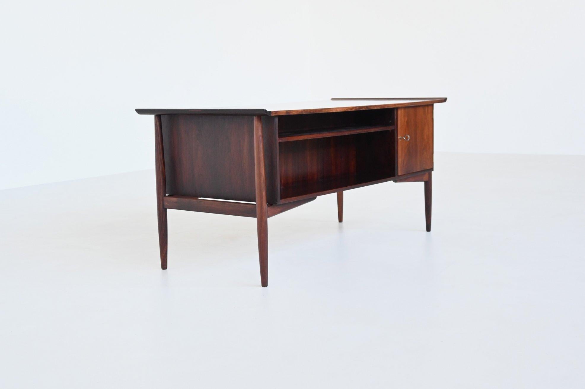 H.P. Hansen symmetric writing desk in rosewood Arne Vodder Denmark 1960 In Good Condition In Etten-Leur, NL