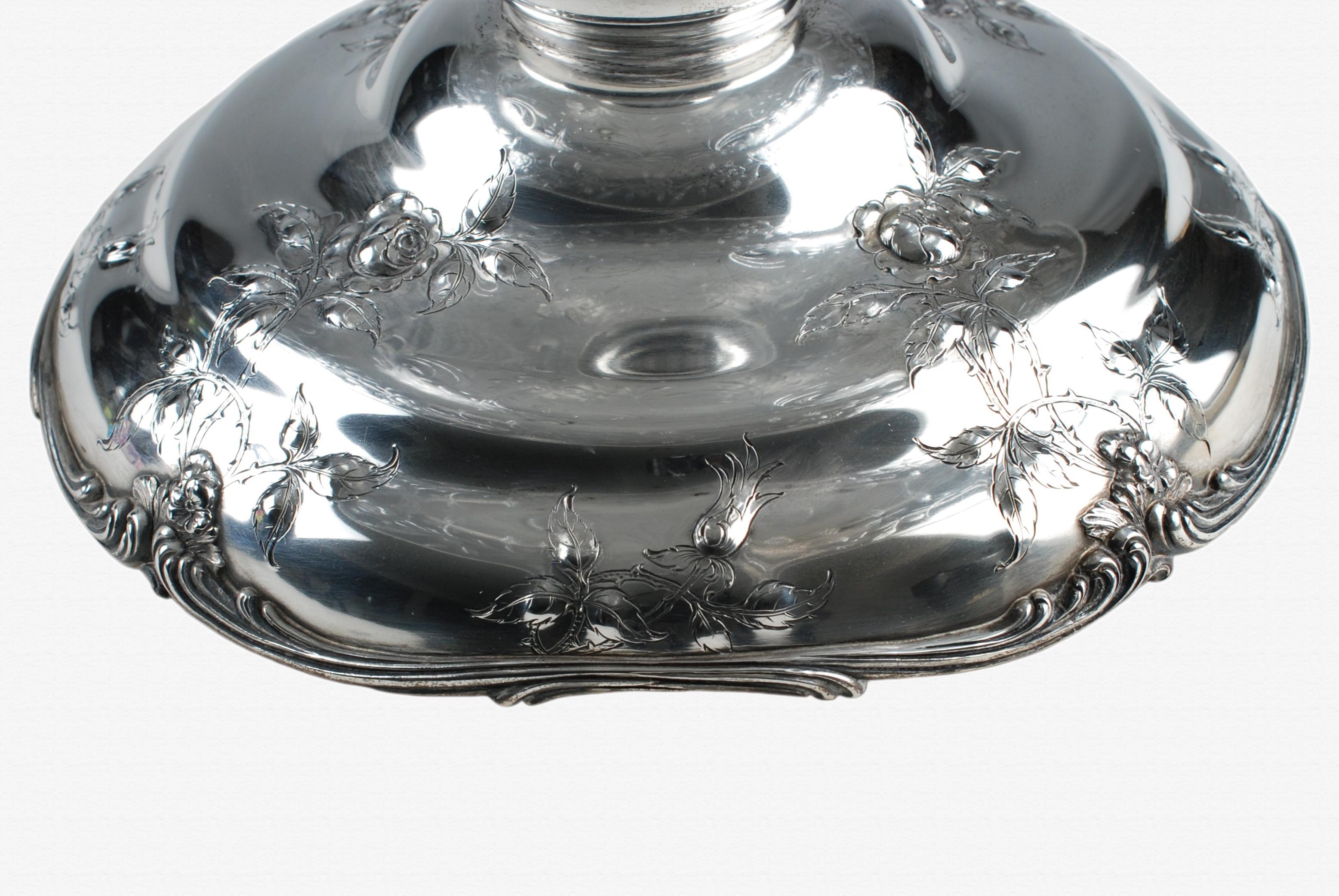 XX secolo Ciotola centrotavola in vetro inciso HP Sinclaire con base Gorham Sterling Repousse in vendita
