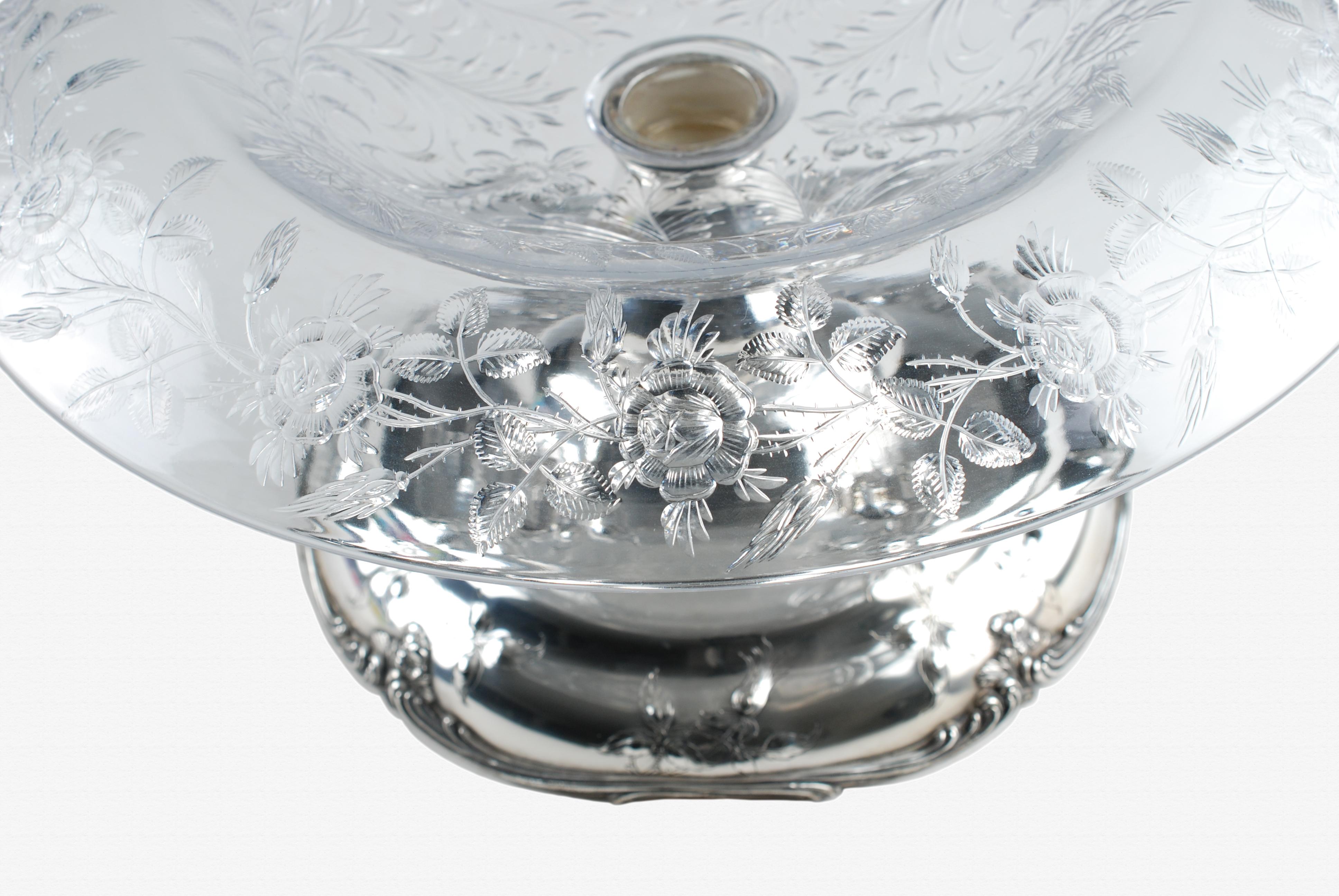 Sbalzo Ciotola centrotavola in vetro inciso HP Sinclaire con base Gorham Sterling Repousse in vendita