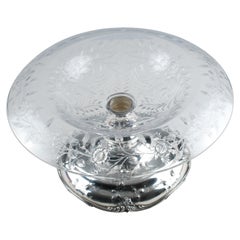 Cuenco HP Sinclaire con centro de mesa de cristal grabado y base de repujado de plata de ley Gorham