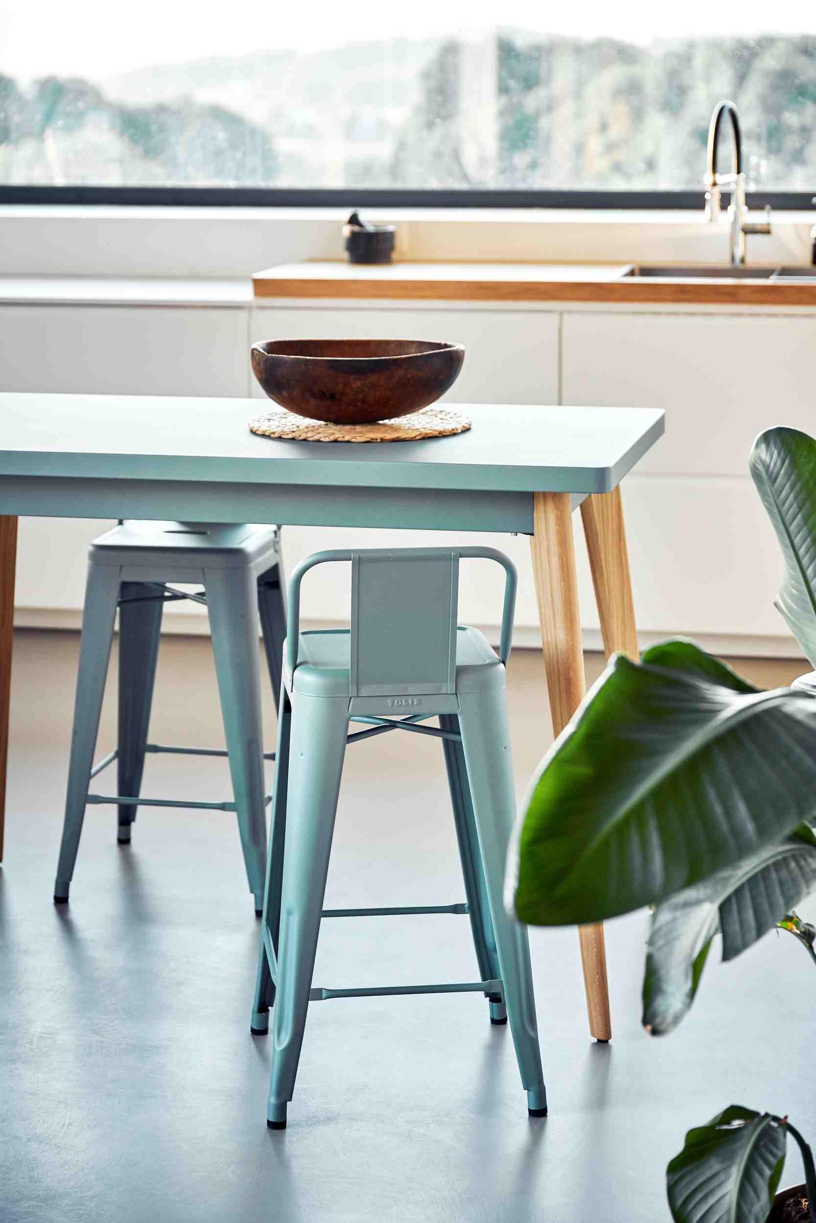 An icon of industrial esthetics for almost a century, TOLIX’s H Stool has travelled through periods and styles and become a classic in its own right. Etched in the collective memory, it is a living heritage that illustrates the French art of living.