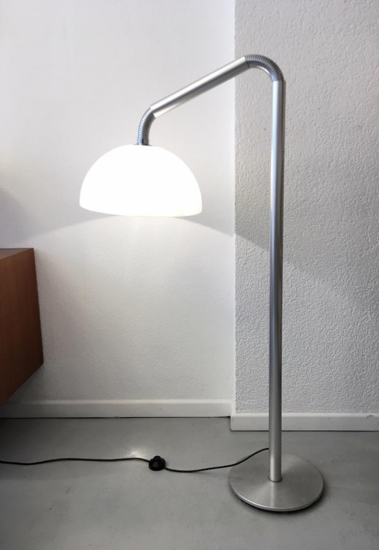 Adjustable aluminum floor lamp model 