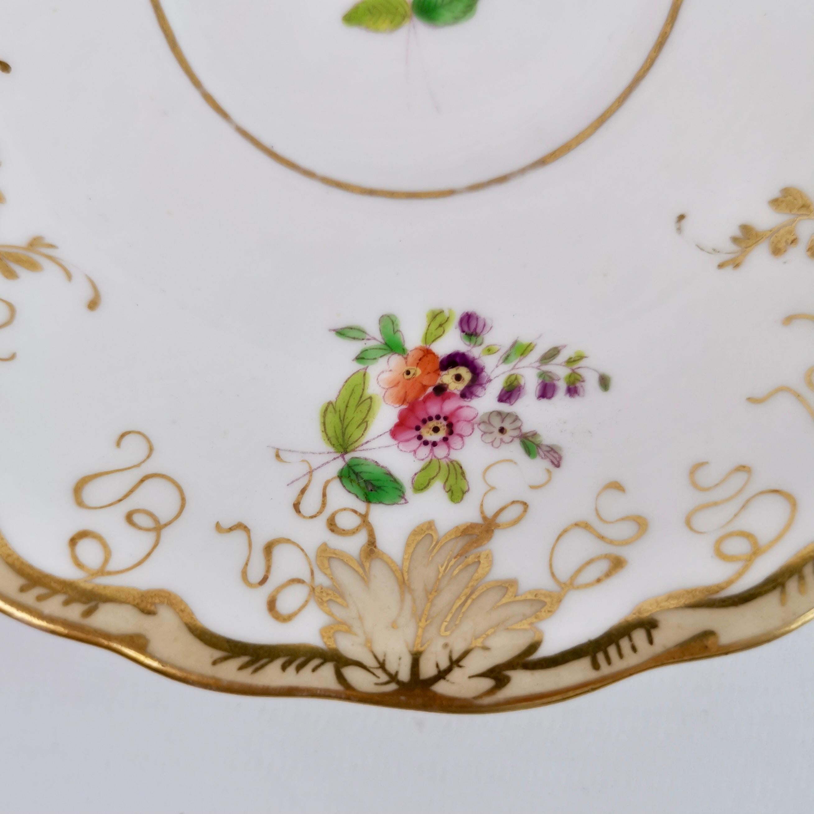 Tasse à café H&R Daniel, blanche, grise avec fleurs imprimées, néo-rococo, vers 1838 en vente 3