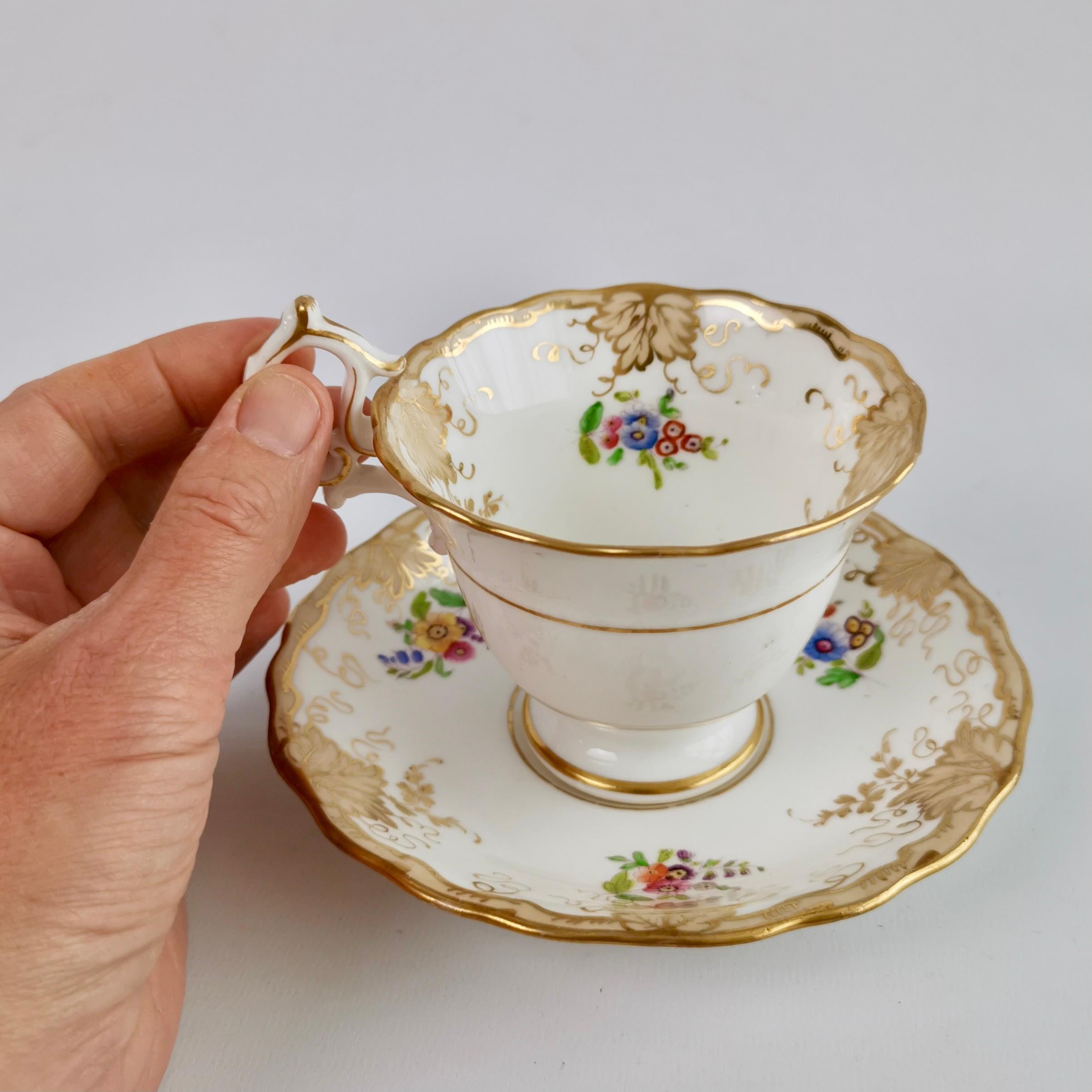 Tasse à café H&R Daniel, blanche, grise avec fleurs imprimées, néo-rococo, vers 1838 en vente 6