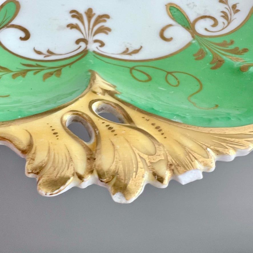Piatto basso H&R Daniel, a forma di regina, verde mela, fiore giallo, 1838 ca. 4