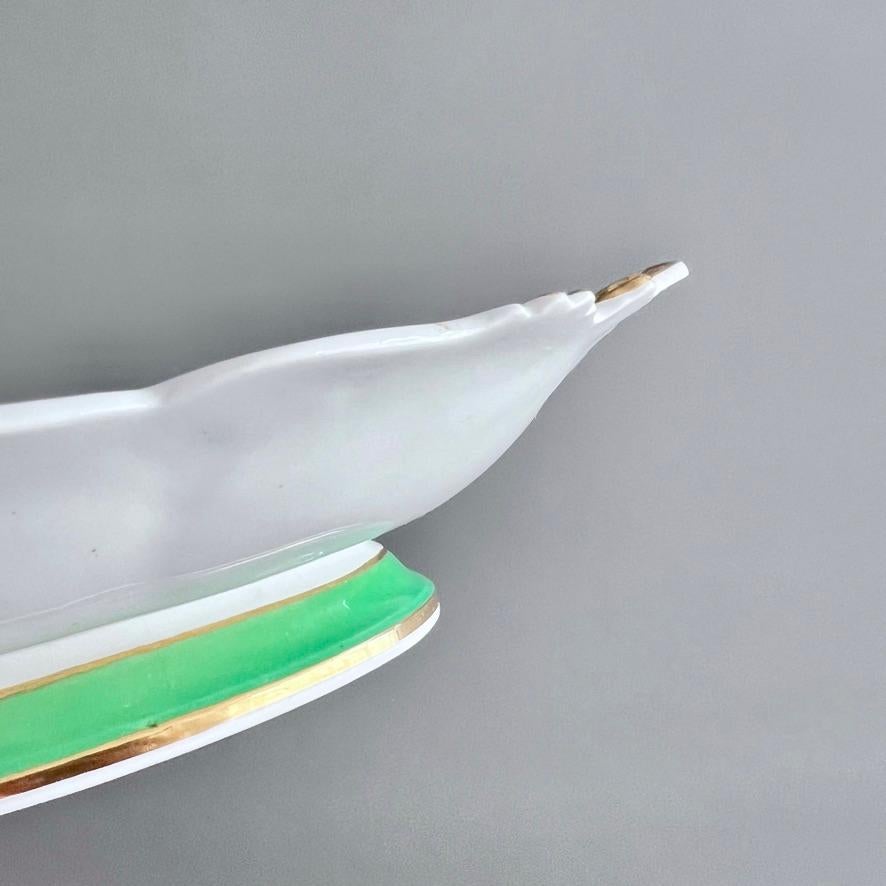 Piatto basso H&R Daniel, a forma di regina, verde mela, fiore giallo, 1838 ca. 1