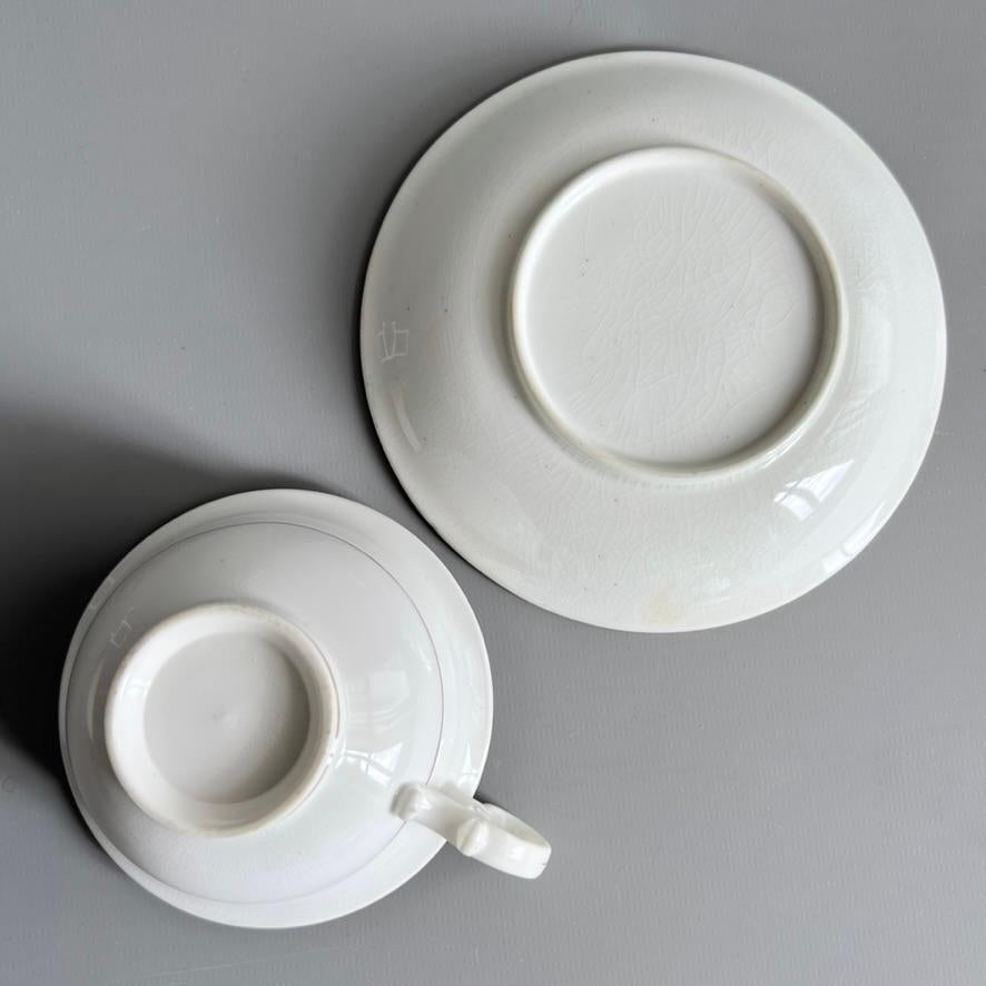 Tasse à thé H&R Daniel, bandeau vert émeraude et fleurs peintes à la main, vers 1830. en vente 4