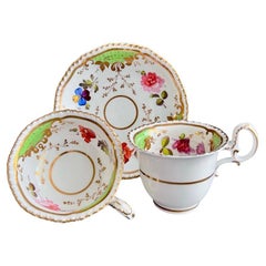 Trío de tazas de té H&R Daniel, verde con flores Patt. 4479, 2º Gadroon, ca 1829