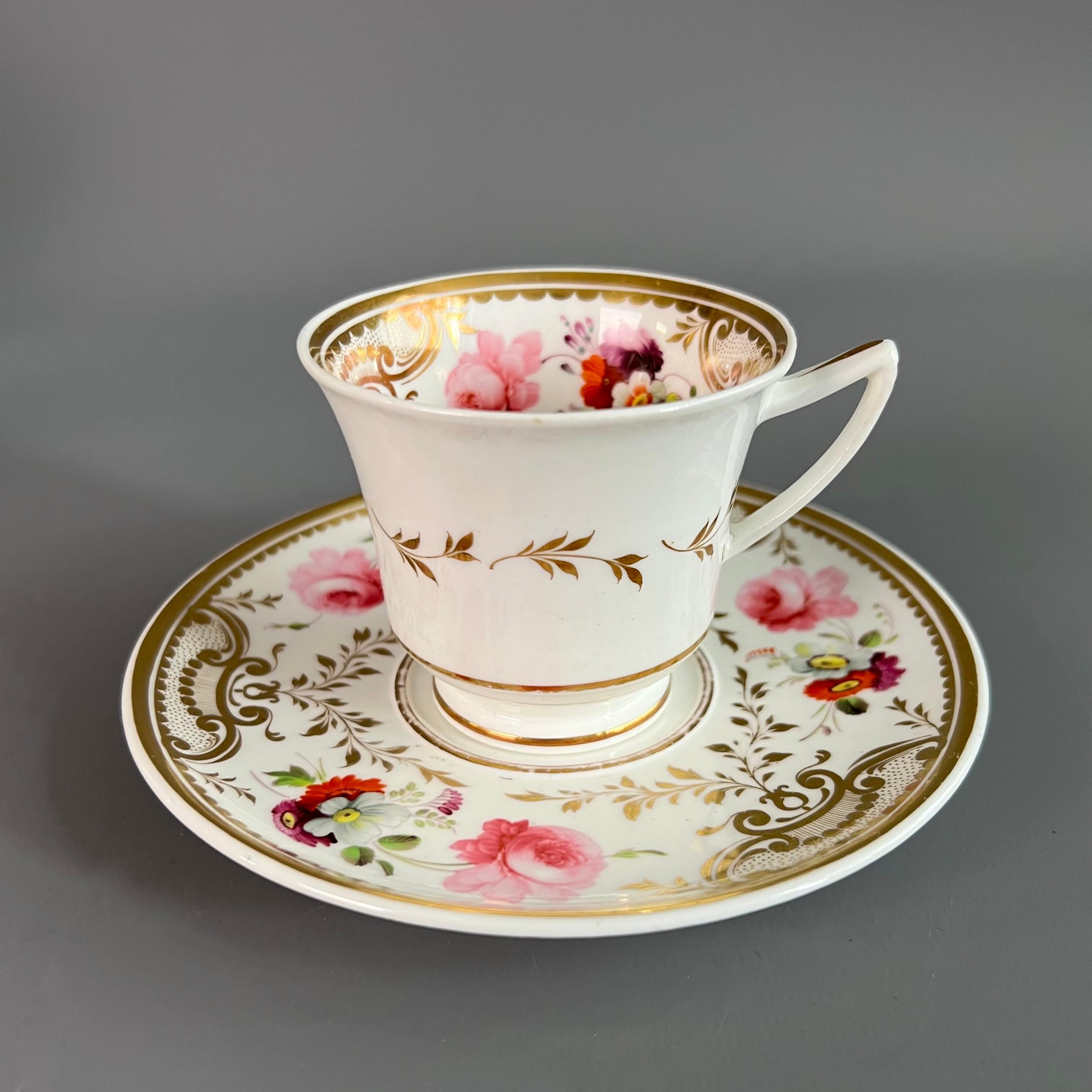 Anglais Trio de tasses à thé H&R Daniel, blanc, de forme étrusque, style Régence, vers 1825 en vente