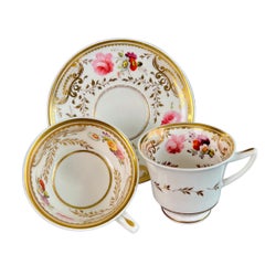 Trio de tasses à thé H&R Daniel, blanc, de forme étrusque, style Régence, vers 1825