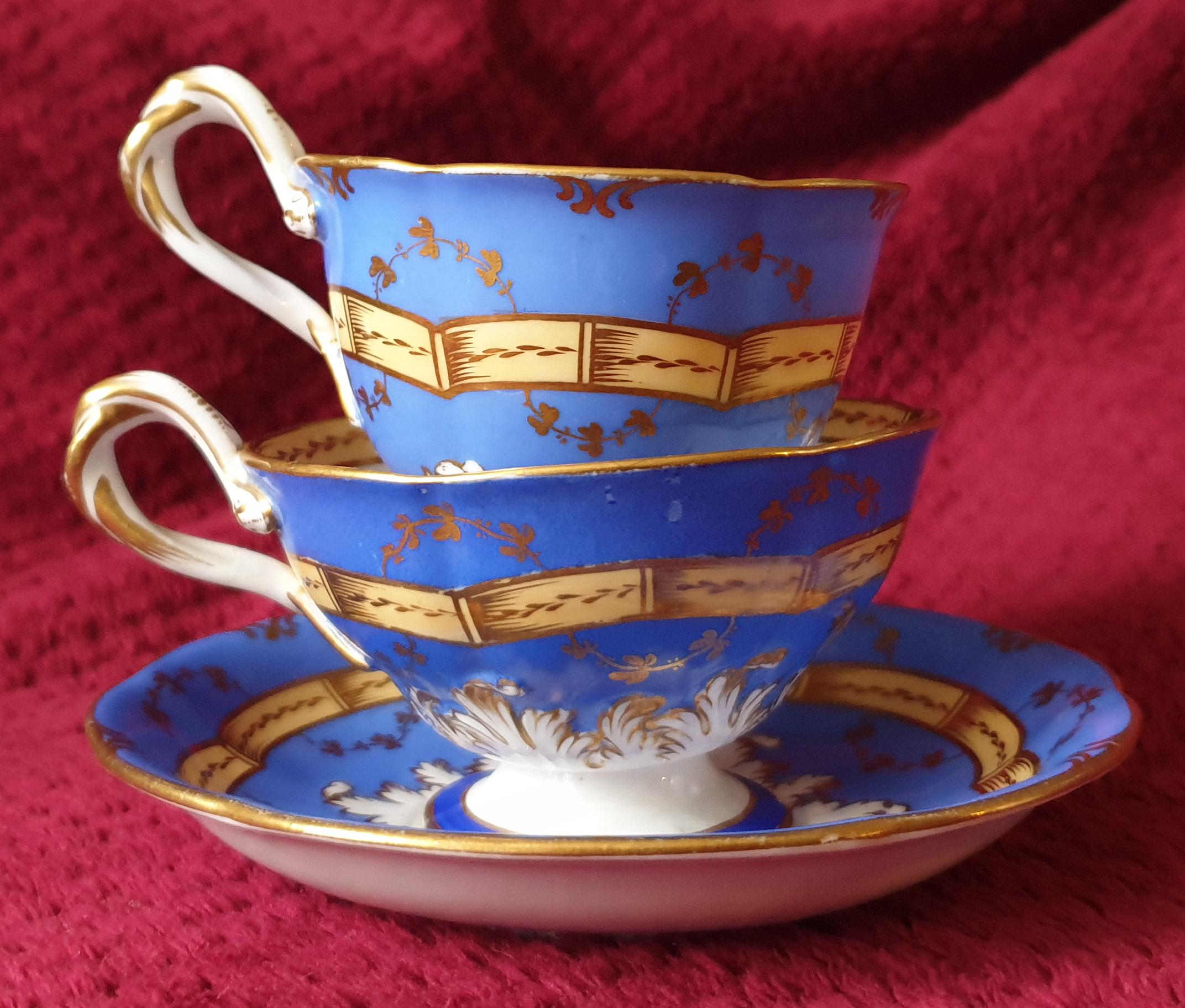 English H&R Daniel Twisted Handle Footed Trio For Sale