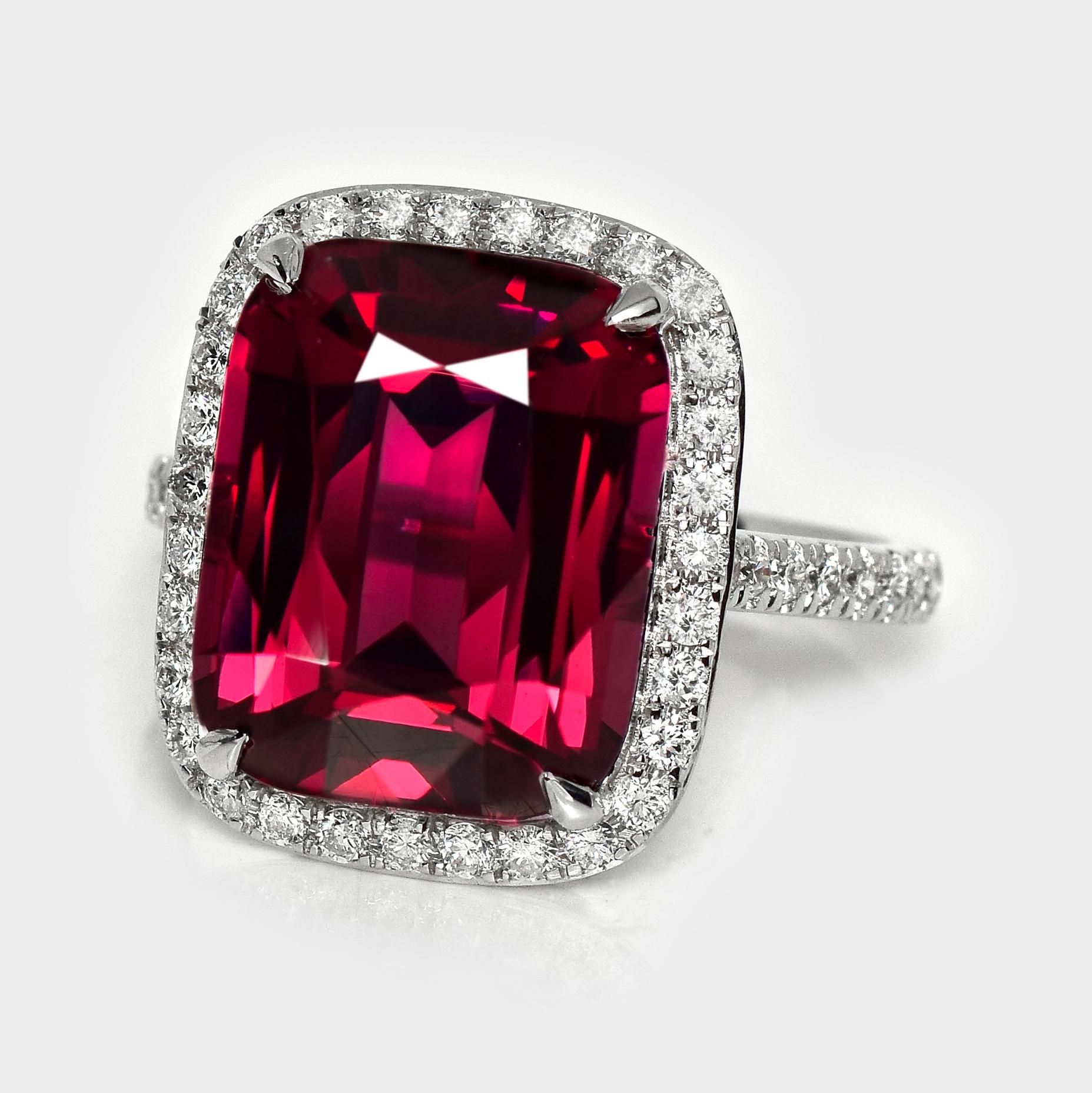 HRD 10.00 ct 14K White Gold Vivid Purplish Red Mahenge Garnet Engagement Ring (Zeitgenössisch) im Angebot