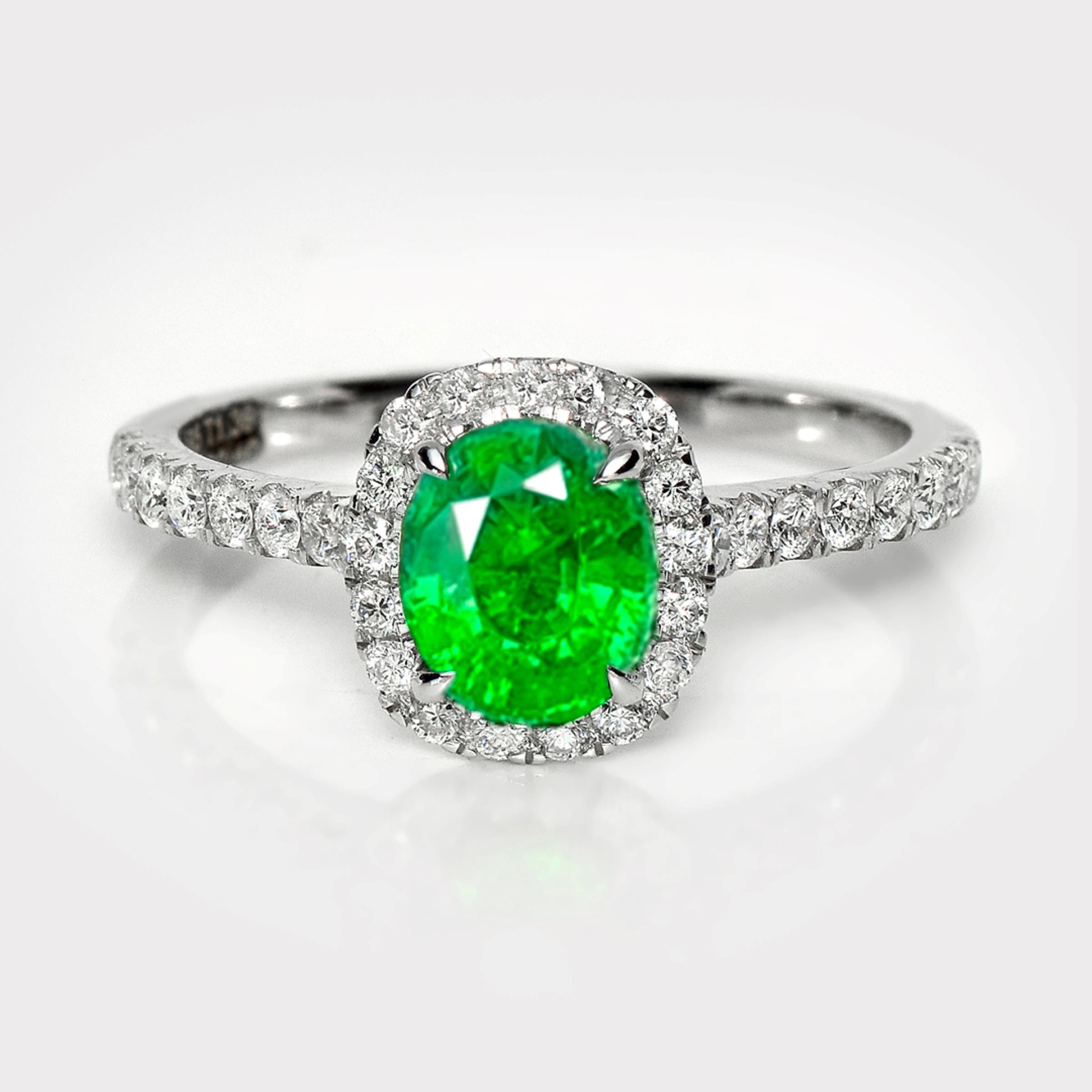 *HRD 1.39 ct 14K White Gold Vivid Green Tsavorite Art Deco Engagement Ring*

HRD-certified natural unheated vivid green Tsavorite as the center stone weighing 1.39 ct set on the 14K white gold halo design pave' band with natural FG VS diamonds