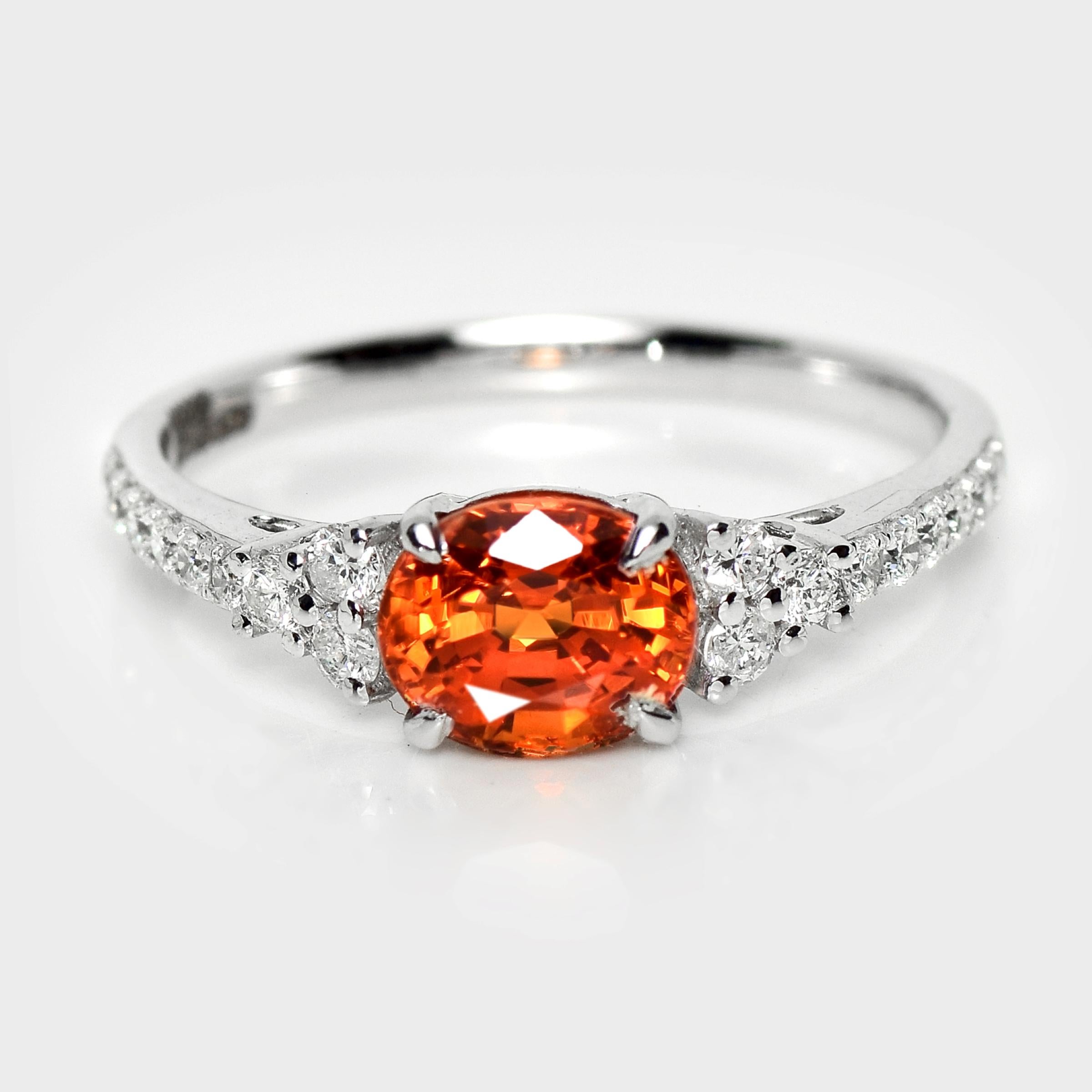 *HRD 14K 1.60 Ct Natural Vivid Fanta Garnet&Diamonds Antique Engagement Ring* (Anillo de compromiso antiguo)

Granate Fanta vivo natural con certificado HRD y un peso de 1,60 ct engastado en la banda de diseño de lujo de oro blanco de 14 quilates