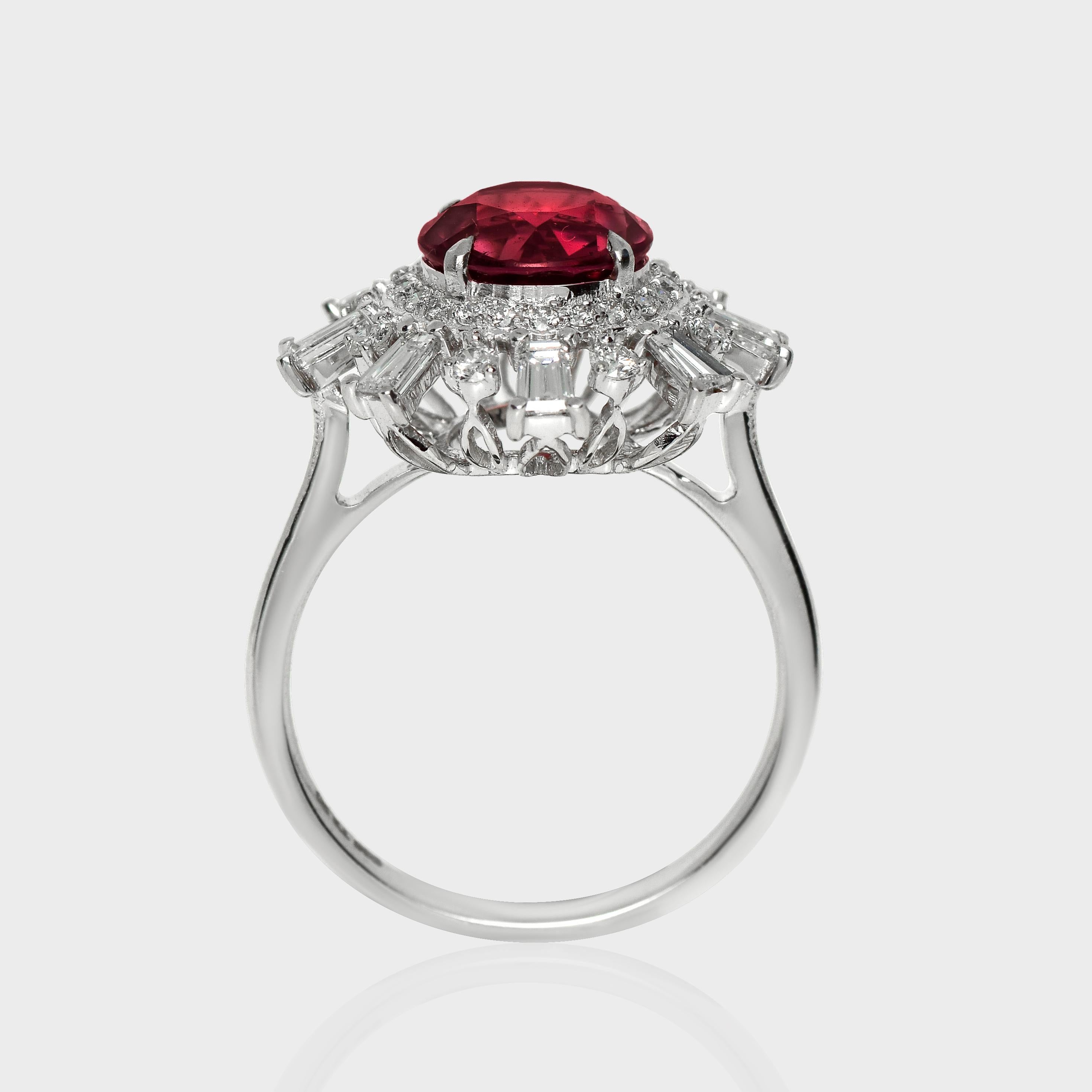 Taglio cuscino HRD 14K 3,20 ct  Anello di fidanzamento antico con diamanti rossi Nature Rubellite in vendita
