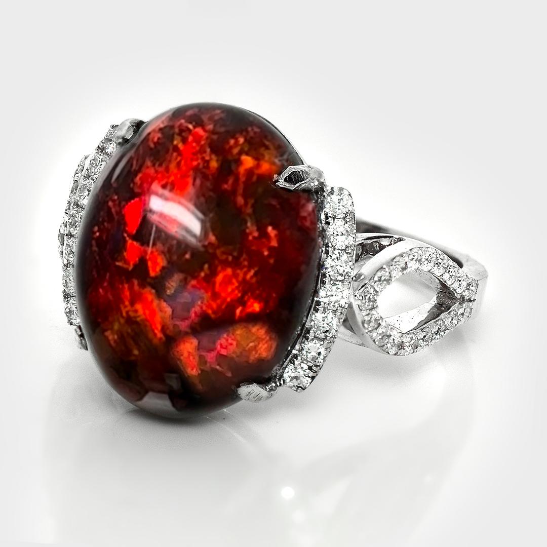 HRD 14K 5,85 ct  Natürliche Farben spielender schwarzer Opal-Diamanten-Cocktailring (Zeitgenössisch) im Angebot