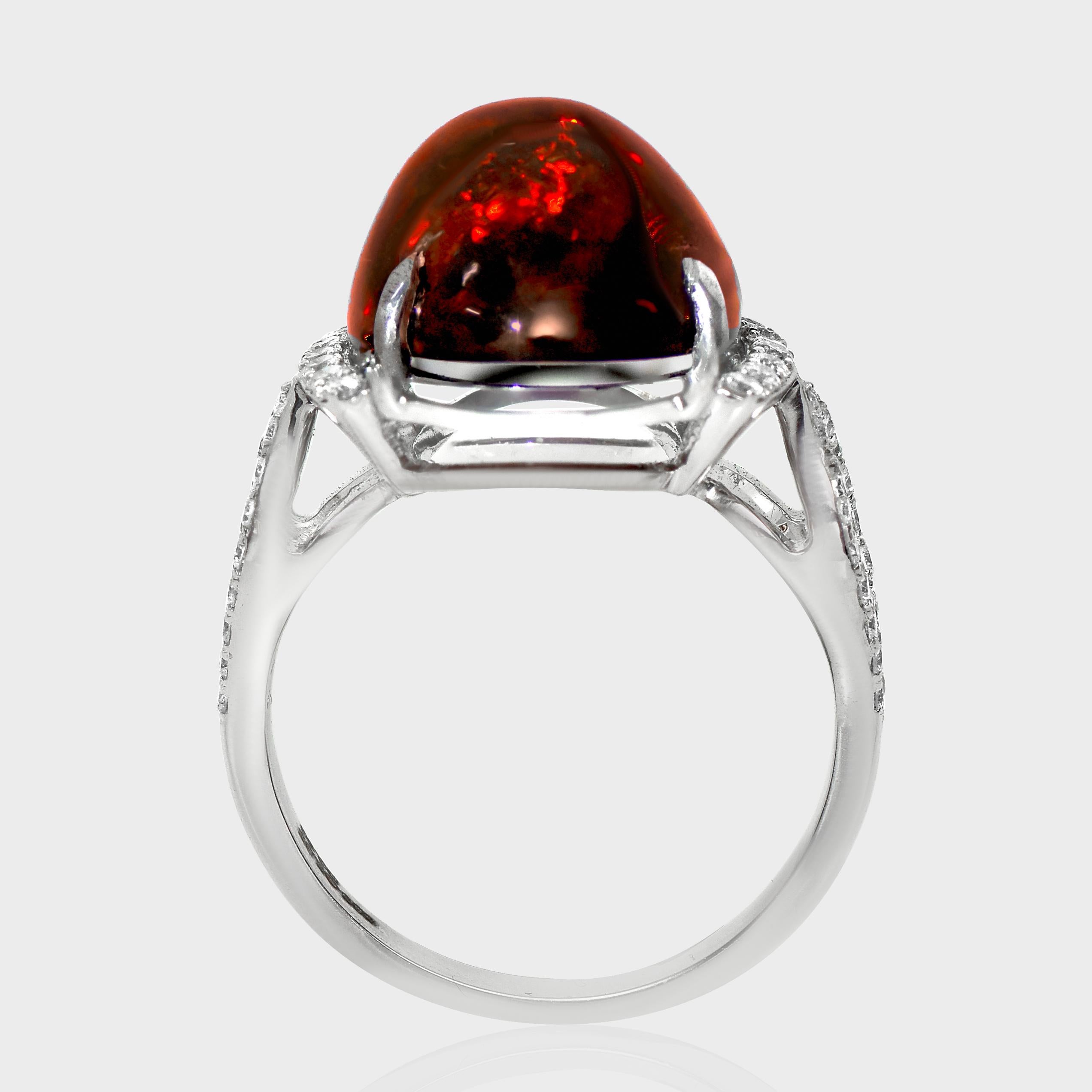 HRD 14K 5,85 ct  Natürliche Farben spielender schwarzer Opal-Diamanten-Cocktailring (Cabochon) im Angebot