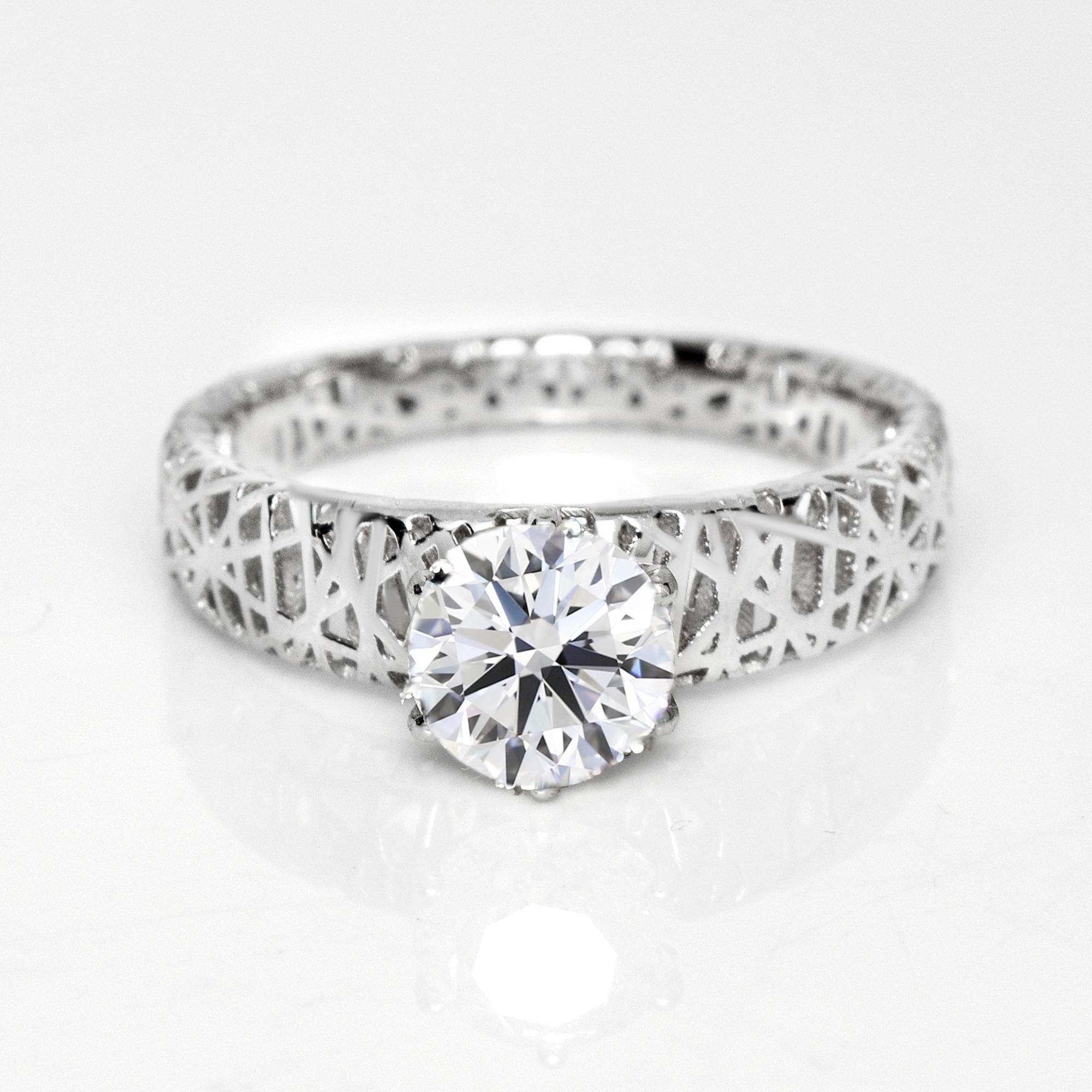 *HRD 18K 3EX 1.01 Ct G SI2 Natural Diamond Antique Art Deco Engagement Ring* (Bague de fiançailles Art Déco)

Diamant rond de taille brillant certifié G SI2 pesant 1,01 ct serti sur un anneau en or blanc 18 carats de style art déco.

Pierre