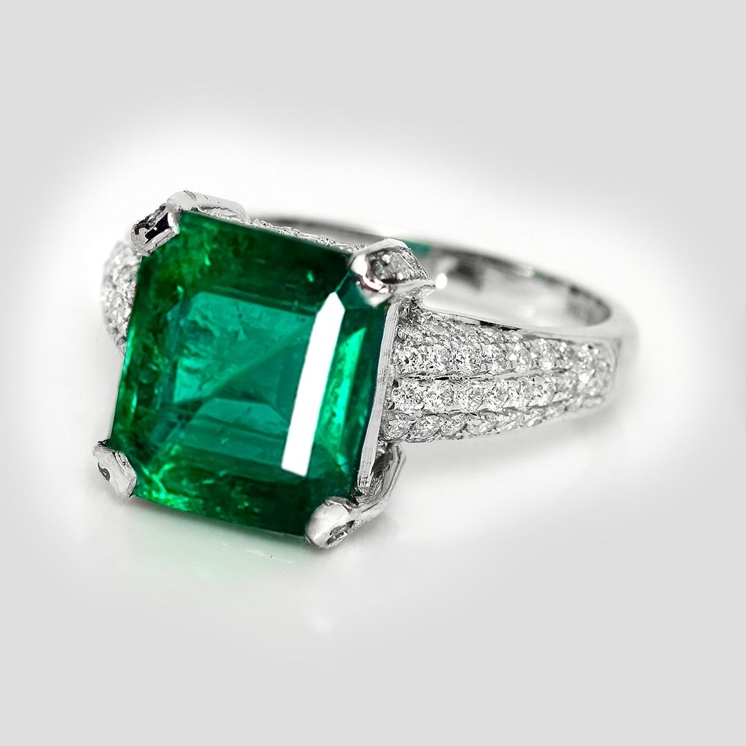 Contemporaneo HRD 18K 4.42 Ct Zambia Smeraldo&Diamanti Anello di fidanzamento antico in vendita