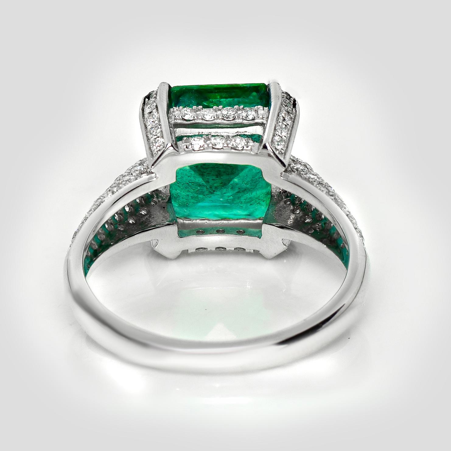 HRD 18K 4.42 Ct Zambia Smeraldo&Diamanti Anello di fidanzamento antico in vendita 1