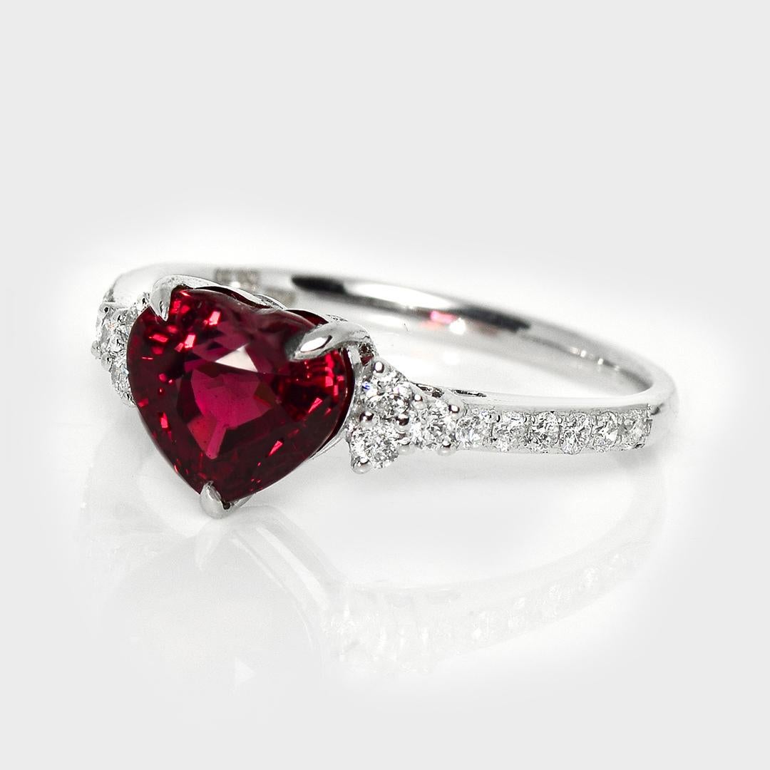 HRD 2.78 ct 14K White Gold Vivid Reddish Purple Mahenge Garnet Engagement Ring (Zeitgenössisch) im Angebot