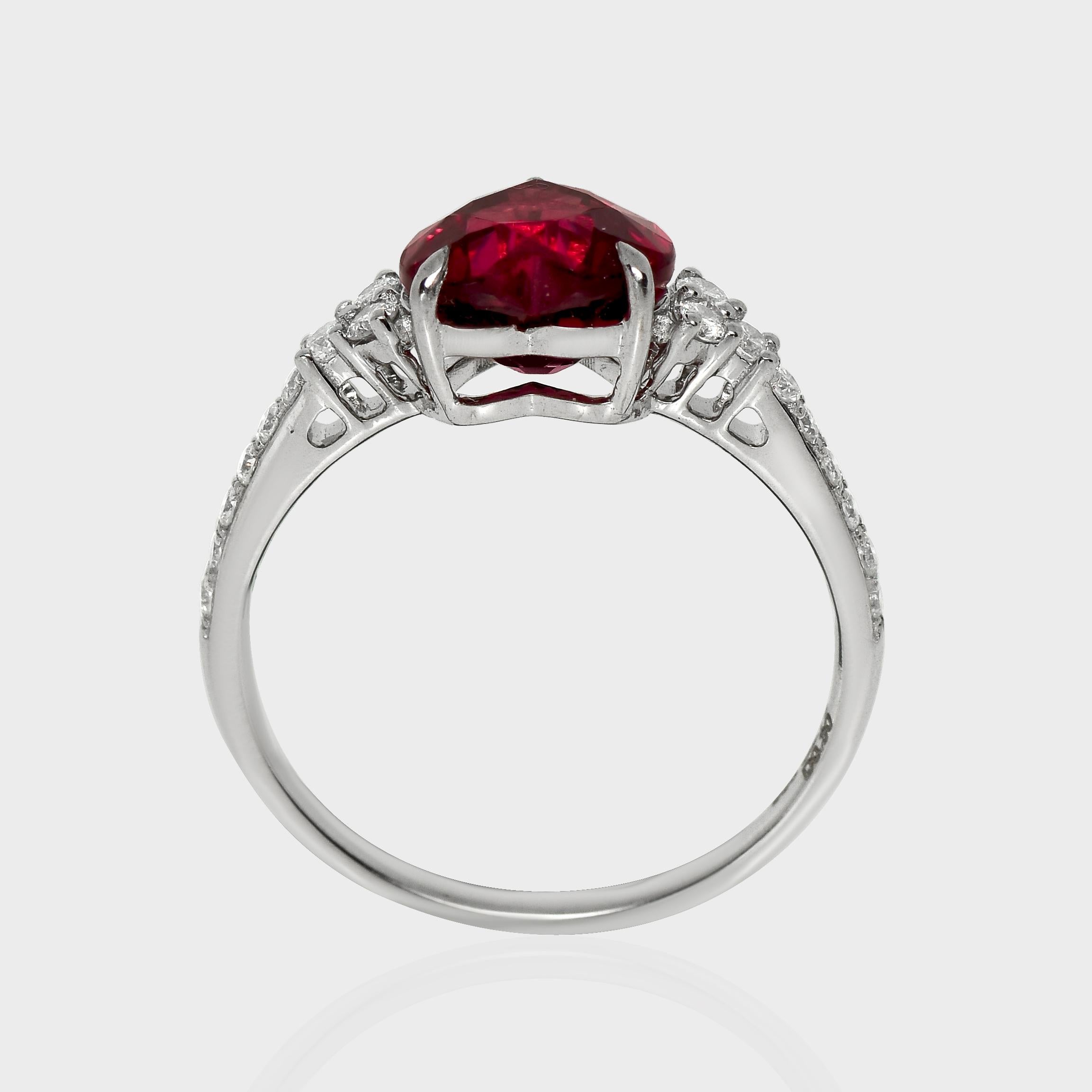 HRD 2.78 ct 14K White Gold Vivid Reddish Purple Mahenge Garnet Engagement Ring im Zustand „Neu“ im Angebot in Kaohsiung City, TW