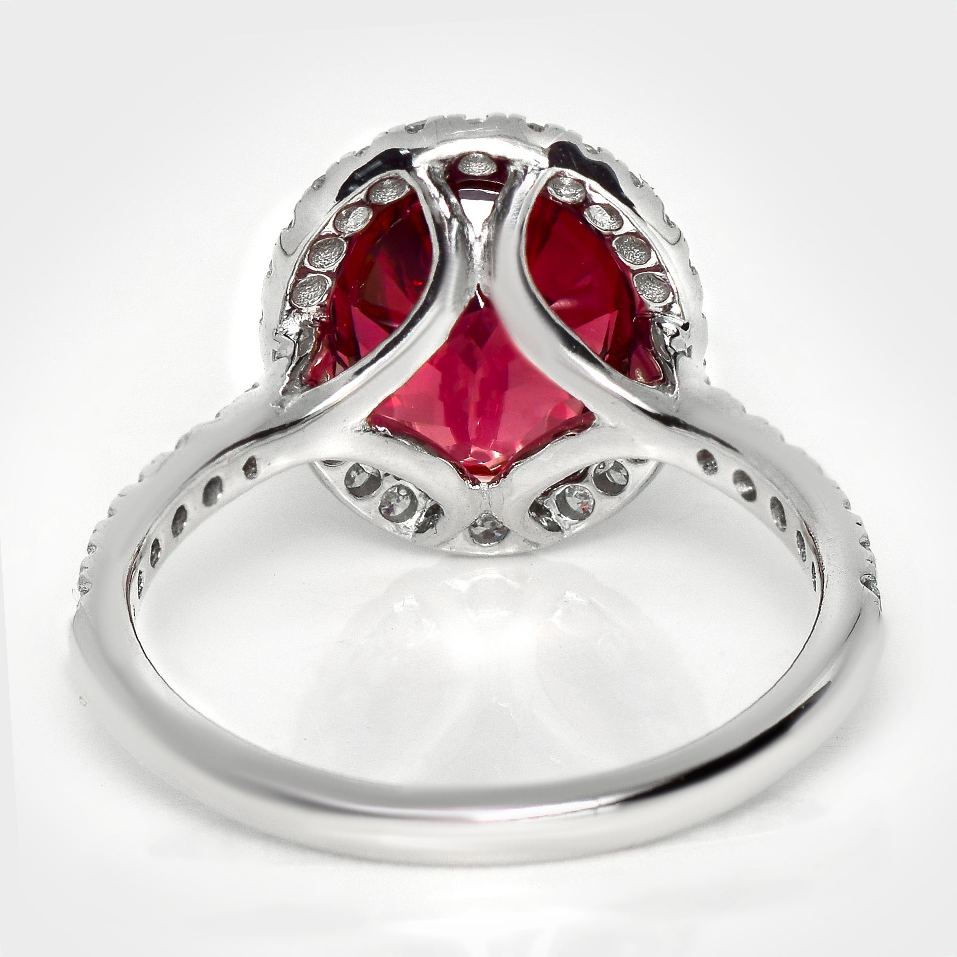 HRD 5.10 ct 14K White Gold Vivid Purplish Red Mahenge Garnet Engagement Ring im Angebot 1