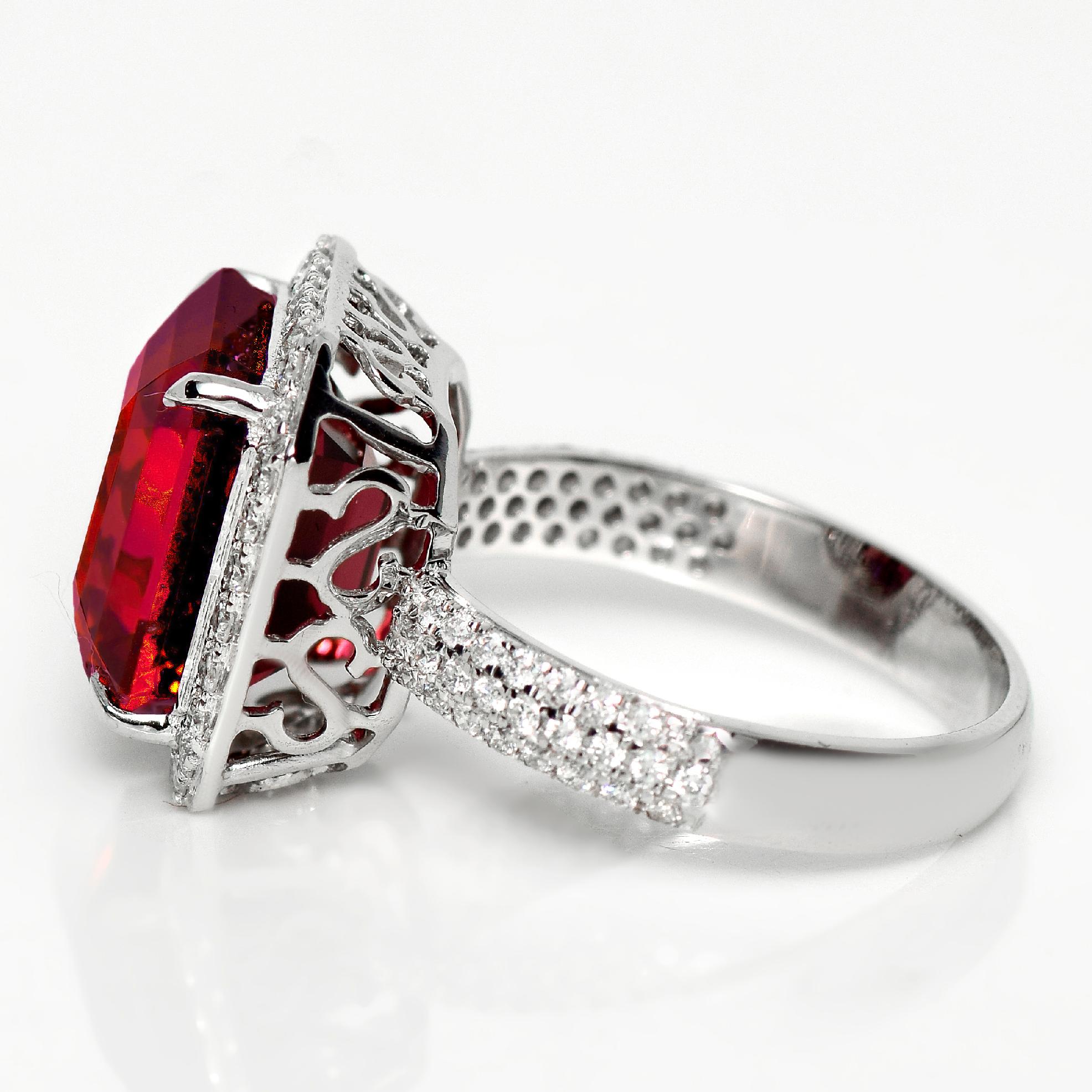 HRD 8.15 ct 14K White Gold Vivid Red Garnet Engagement Ring (Smaragdschliff) im Angebot