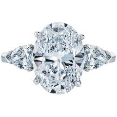 Anello con diamante ovale da 3.75 carati certificato GIA
