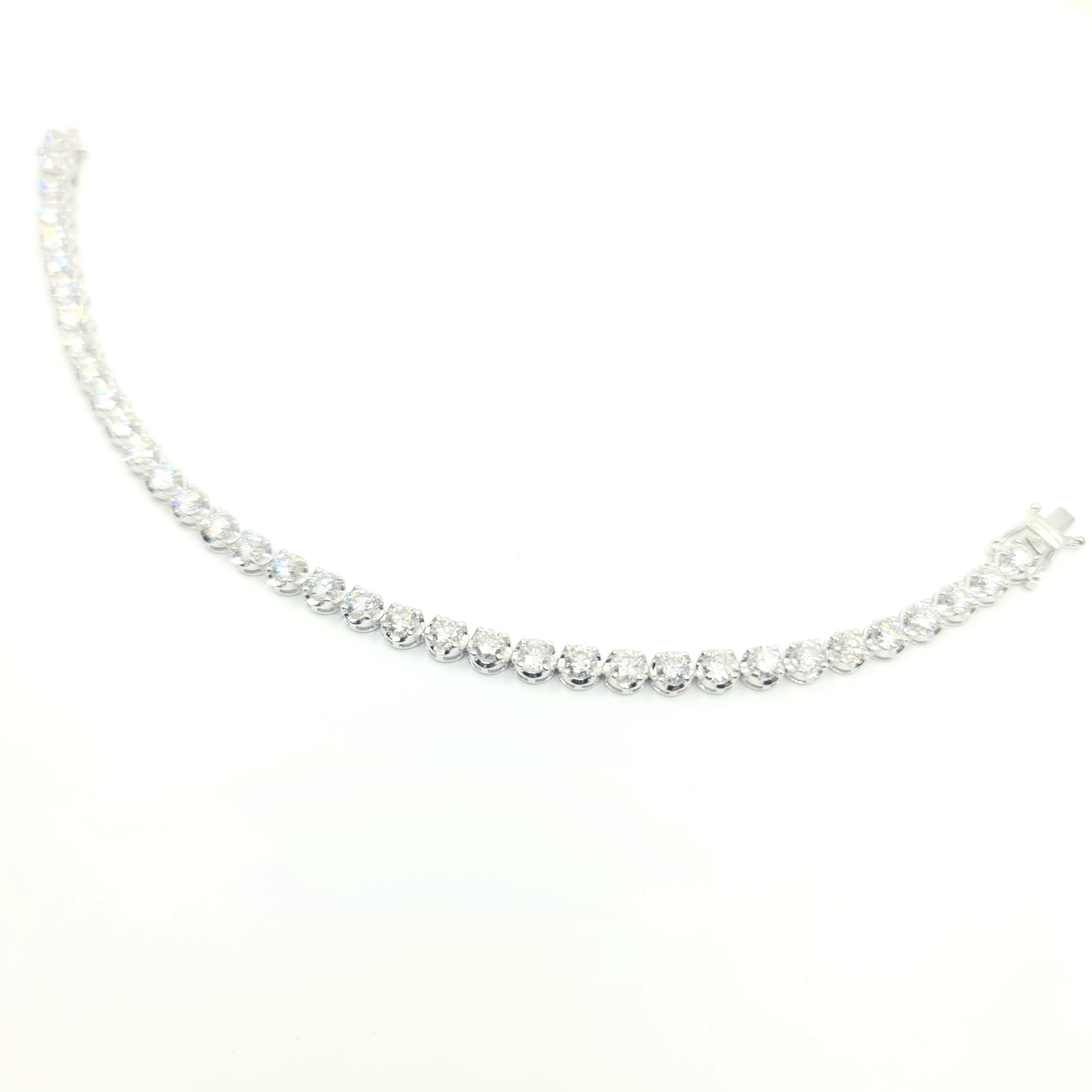 HRD Certified 6.17 Carat F-G/VS-SI Diamond Tennis Bracelet 18k White Gold For Sale 2