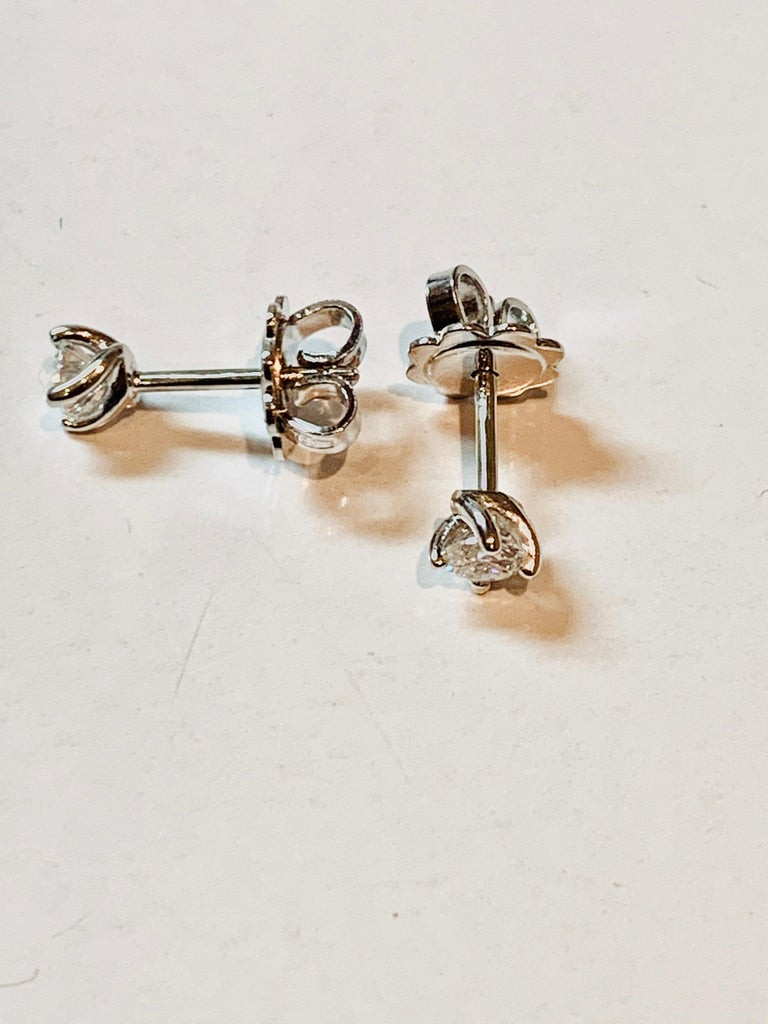 Artisan HRD Certified 0.14 Carat Flower Diamonds Set in 18Kt White Gold Stud Earrings For Sale