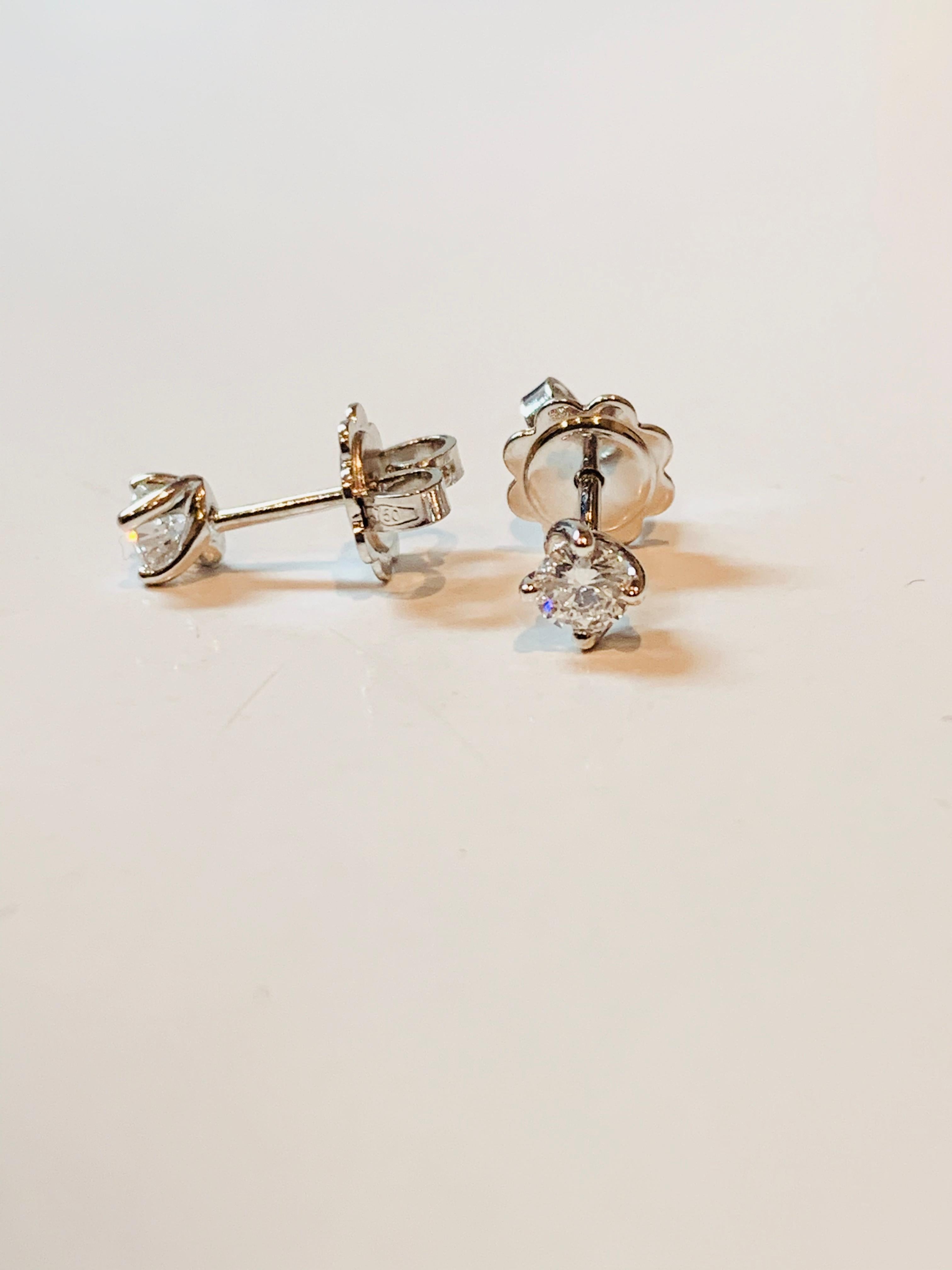 Round Cut HRD Certified 0.14 Carat Flower Diamonds Set in 18Kt White Gold Stud Earrings