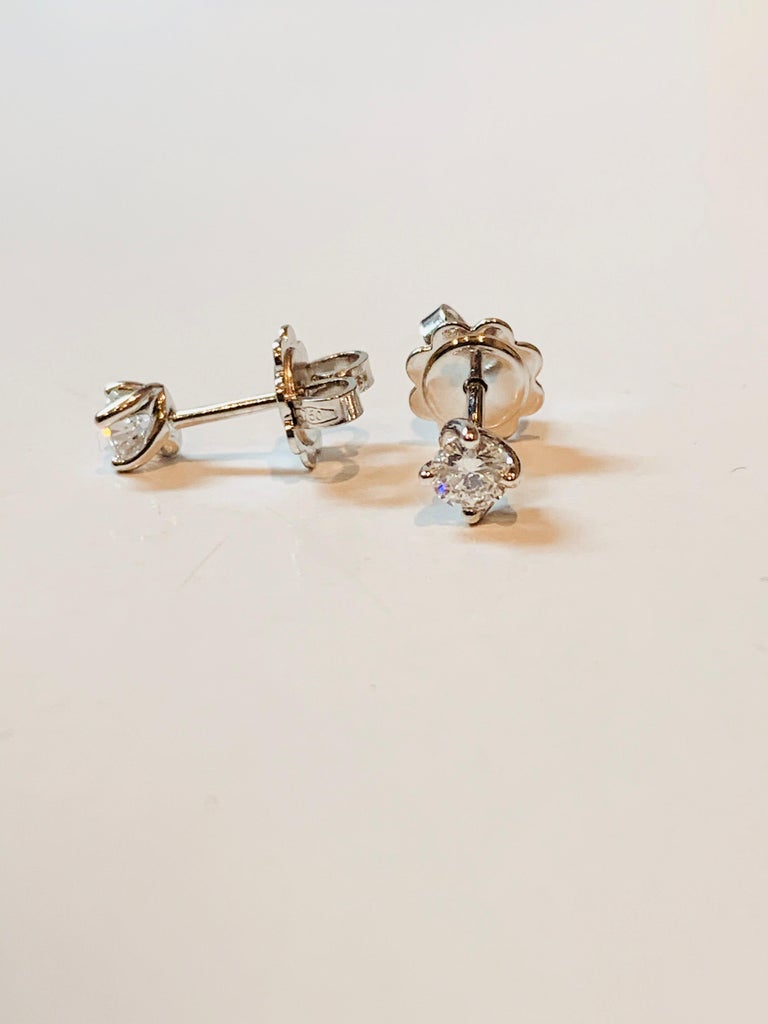 Round Cut HRD Certified 0.14 Carat Flower Diamonds Set in 18Kt White Gold Stud Earrings For Sale