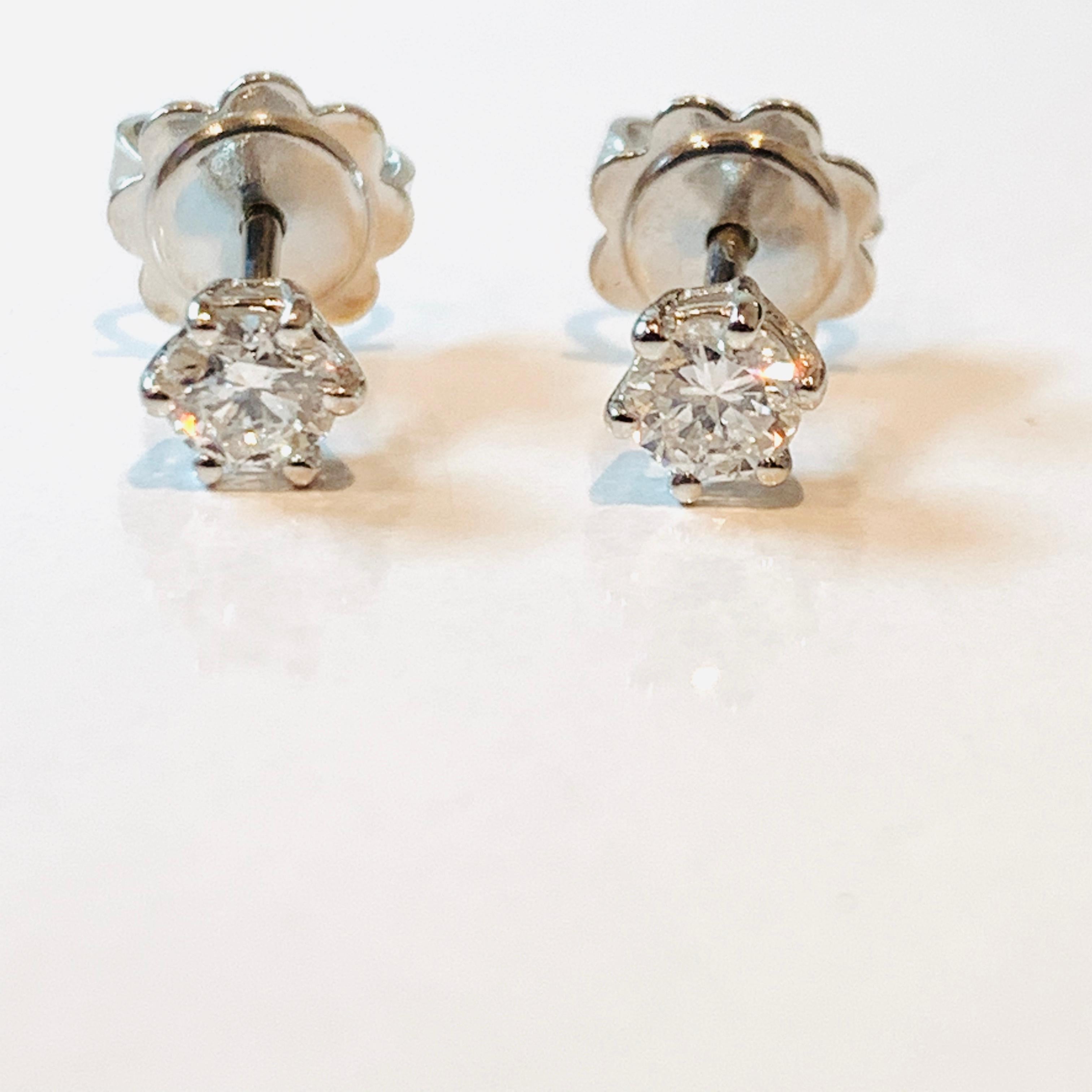 Artisan HRD Certified 0.27 Carat Star Diamonds Set in 18Kt White Gold Stud Earrings