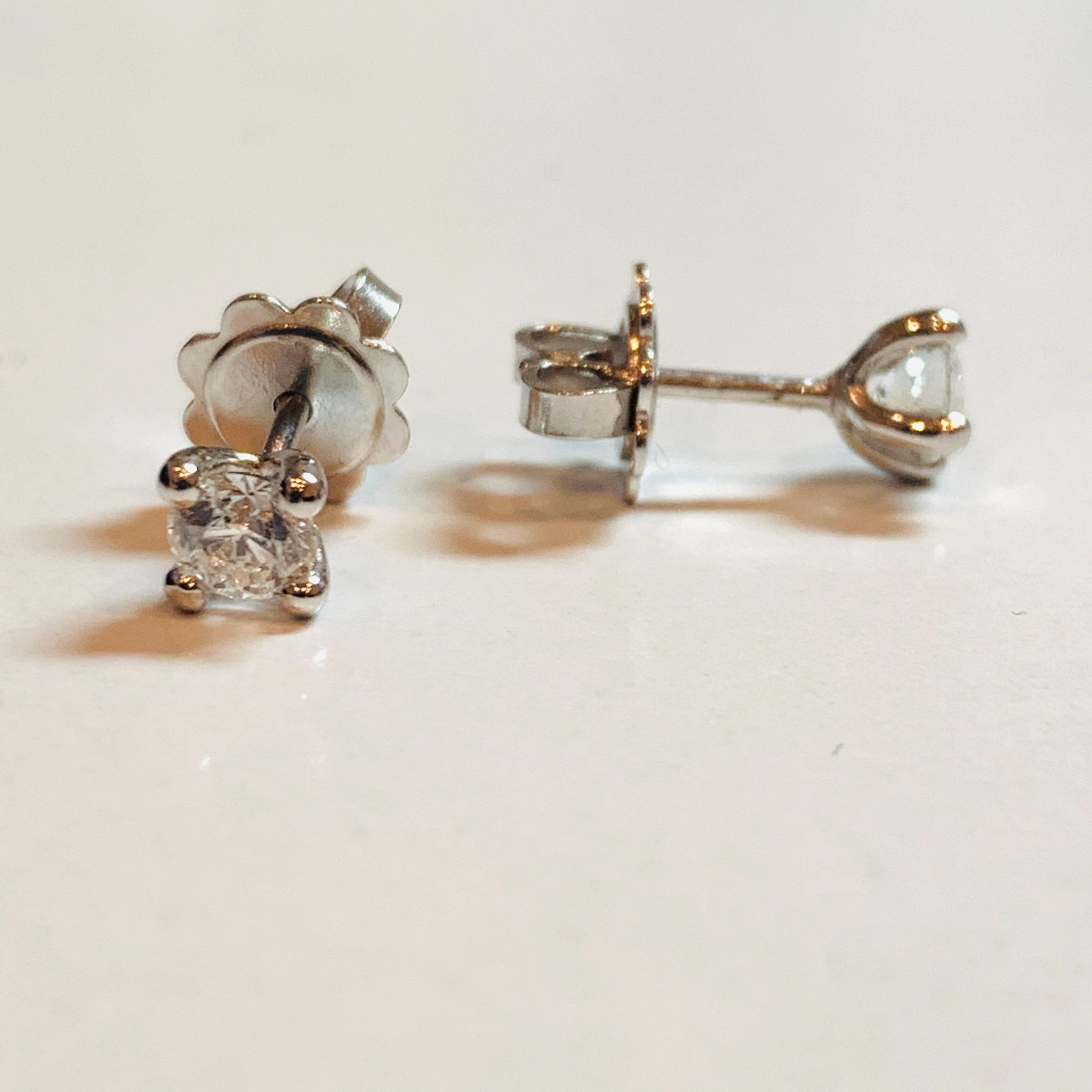 Artisan HRD Certified 0.33 Carat Vanity Diamonds Set in 18Kt White Gold Stud Earrings