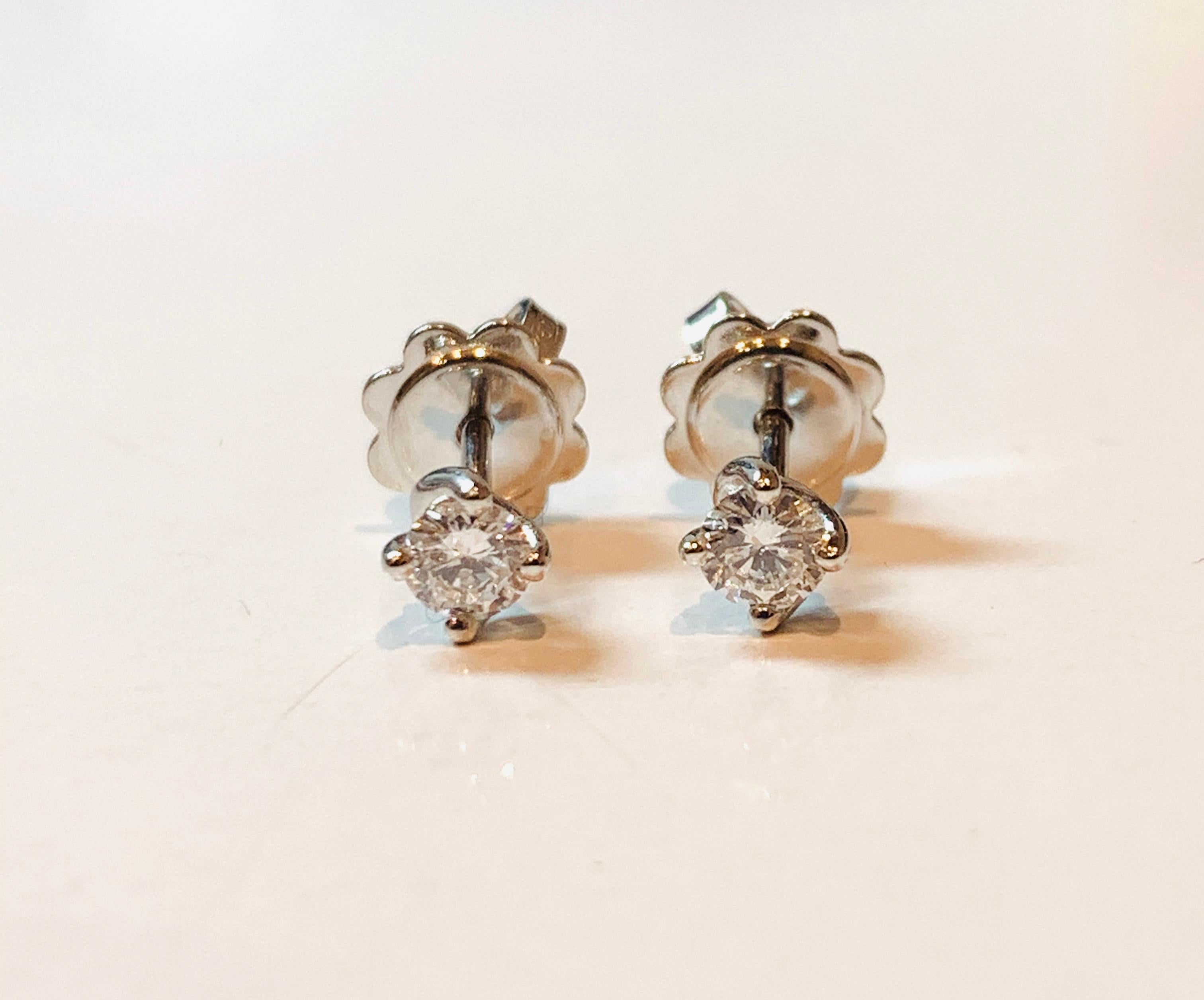 These certified 0.34 carat Diamond stud earrings are from the HRD Antwerp flower collection. 

Designed with 4 twisted prongs, the Diamond sits nestled within the 18Kt white Gold setting, and secured on the ear with butterfly backs. 

High quality