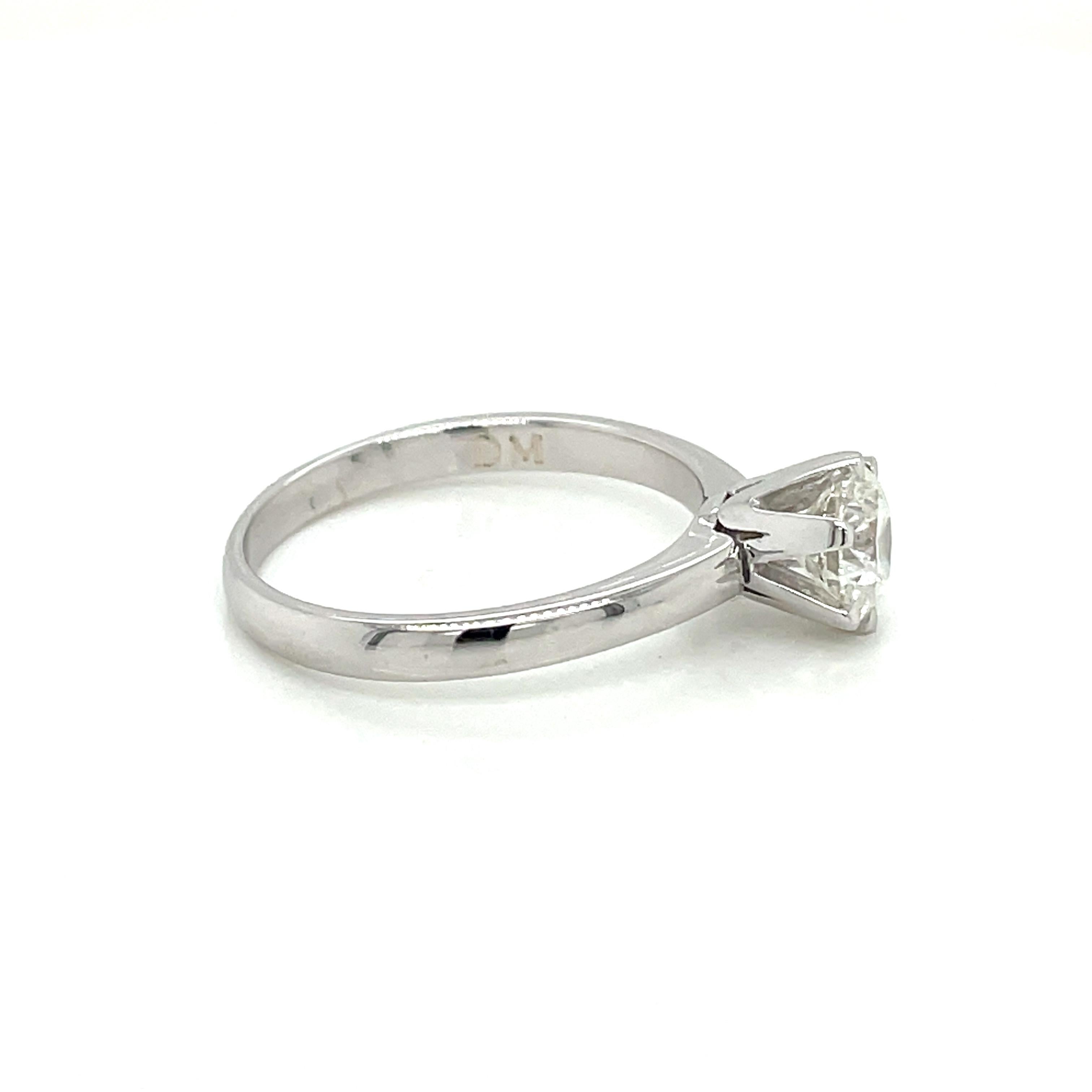 Round Cut HRD Certified 1 Carat Round Diamond Engagement Ring For Sale