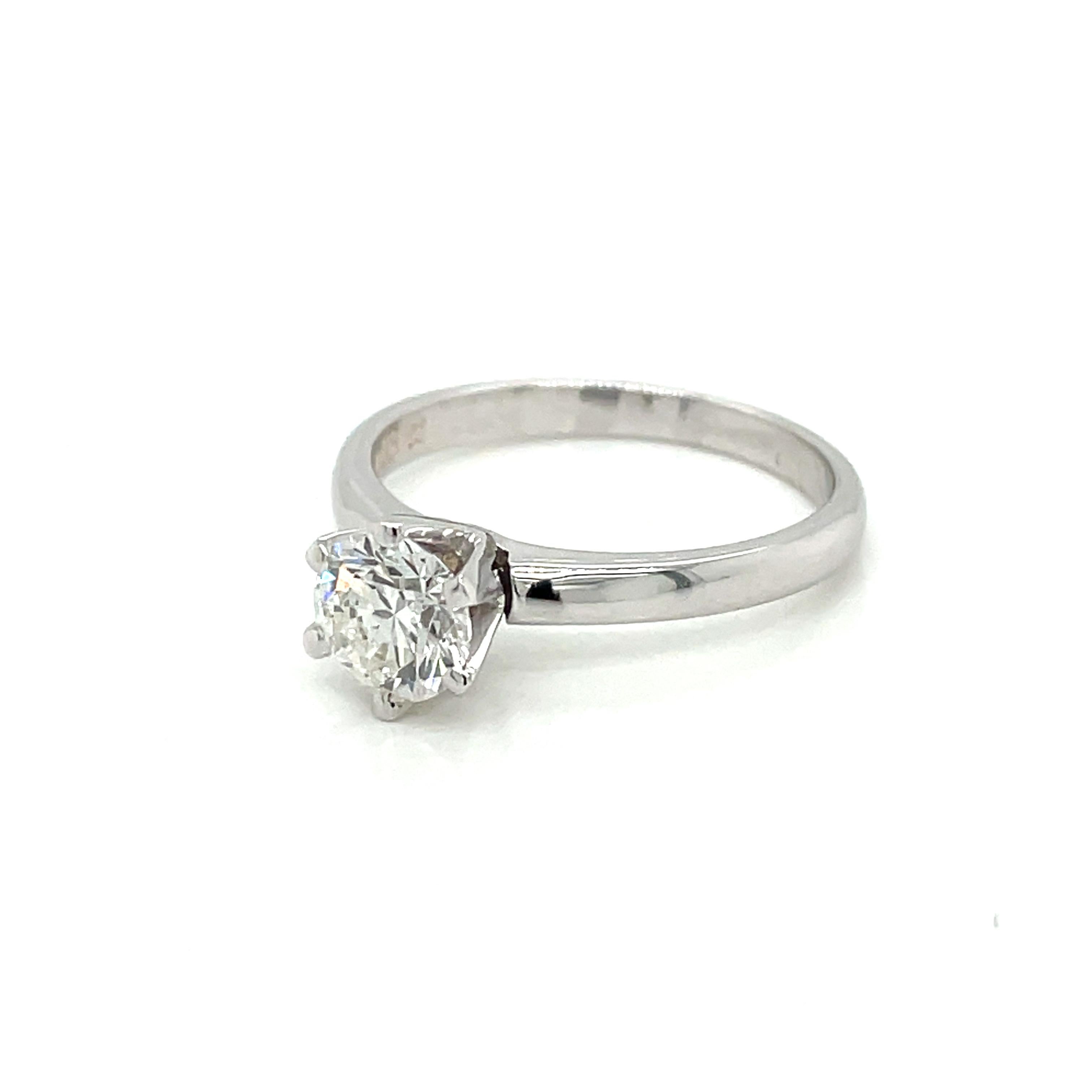 HRD Certified 1 Carat Round Diamond Engagement Ring For Sale 3